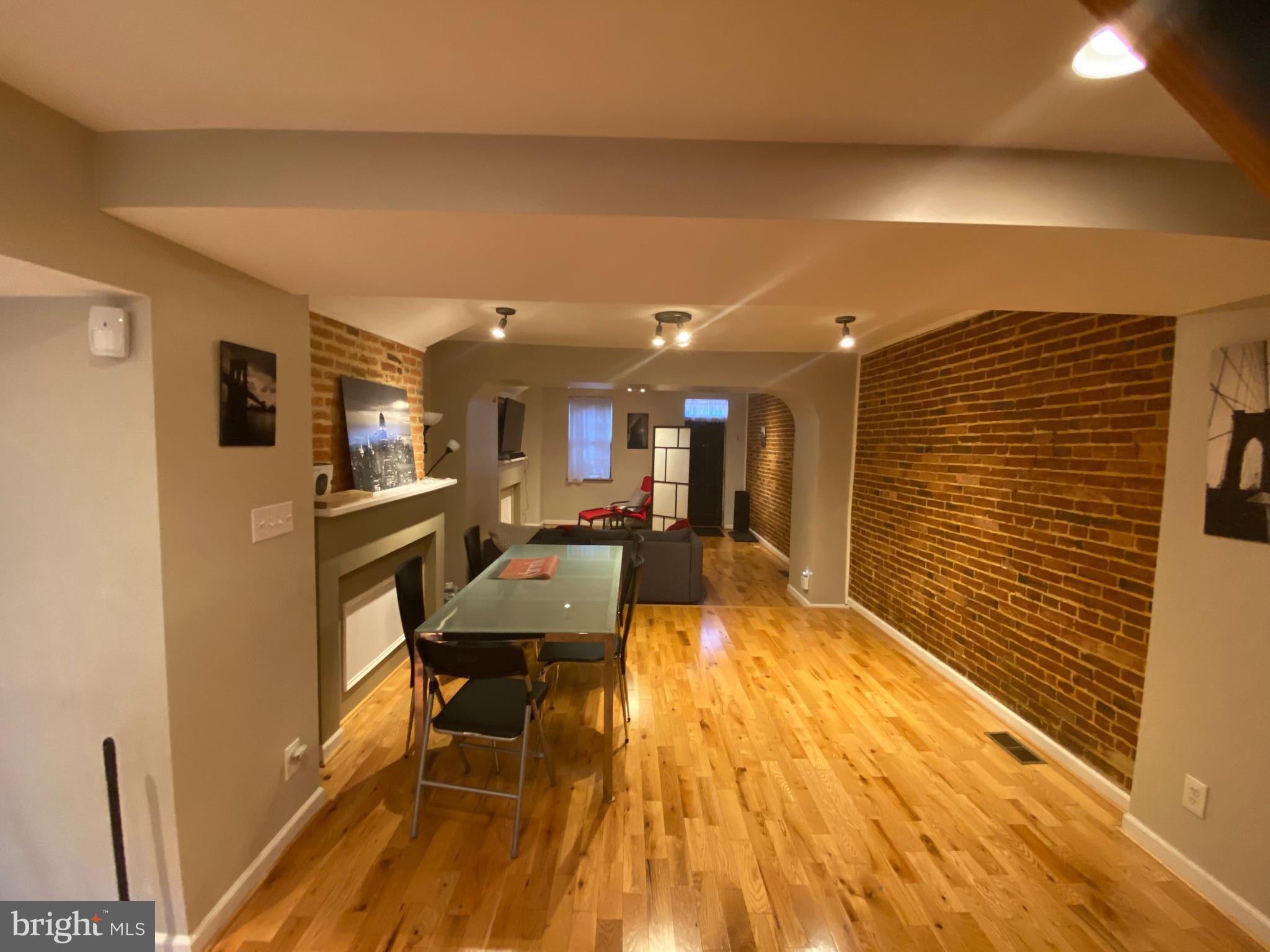 HOLLINS MARKET - Residential Lease