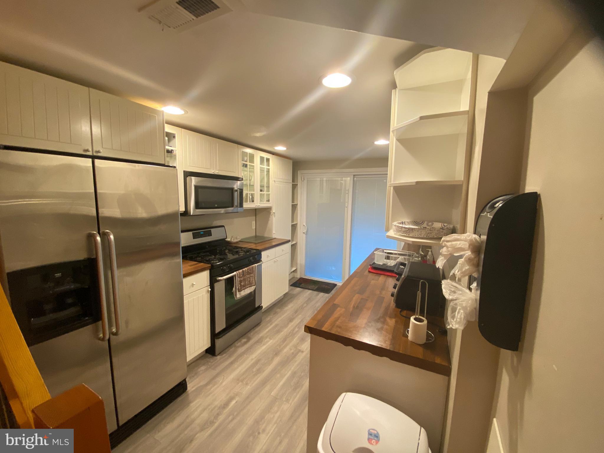 HOLLINS MARKET - Residential Lease