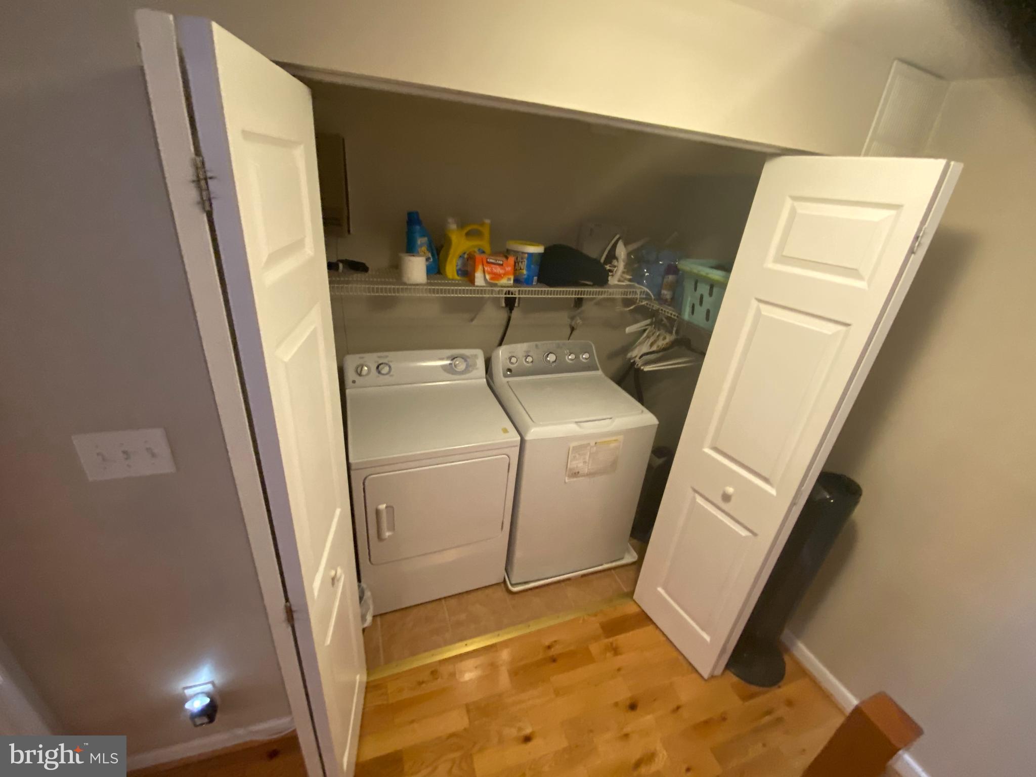 HOLLINS MARKET - Residential Lease