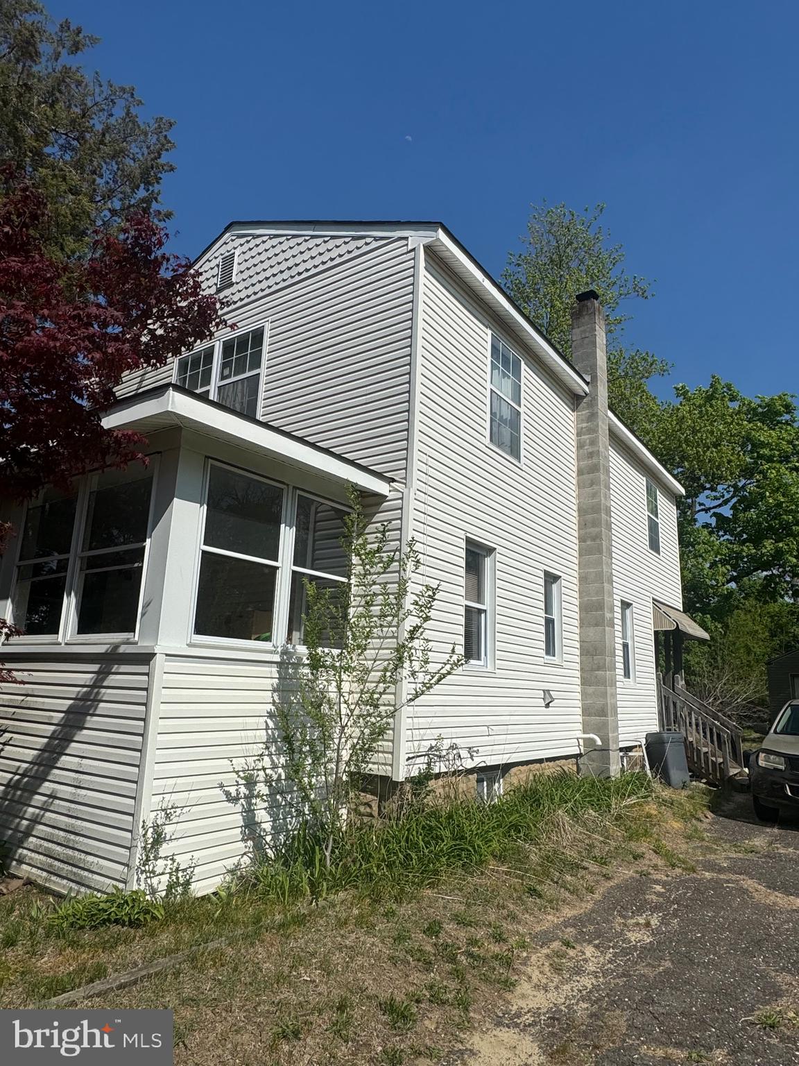 1054 MAIL AVENUE