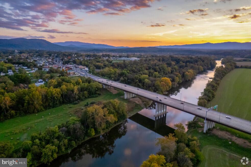 WOODSIDE - Residential