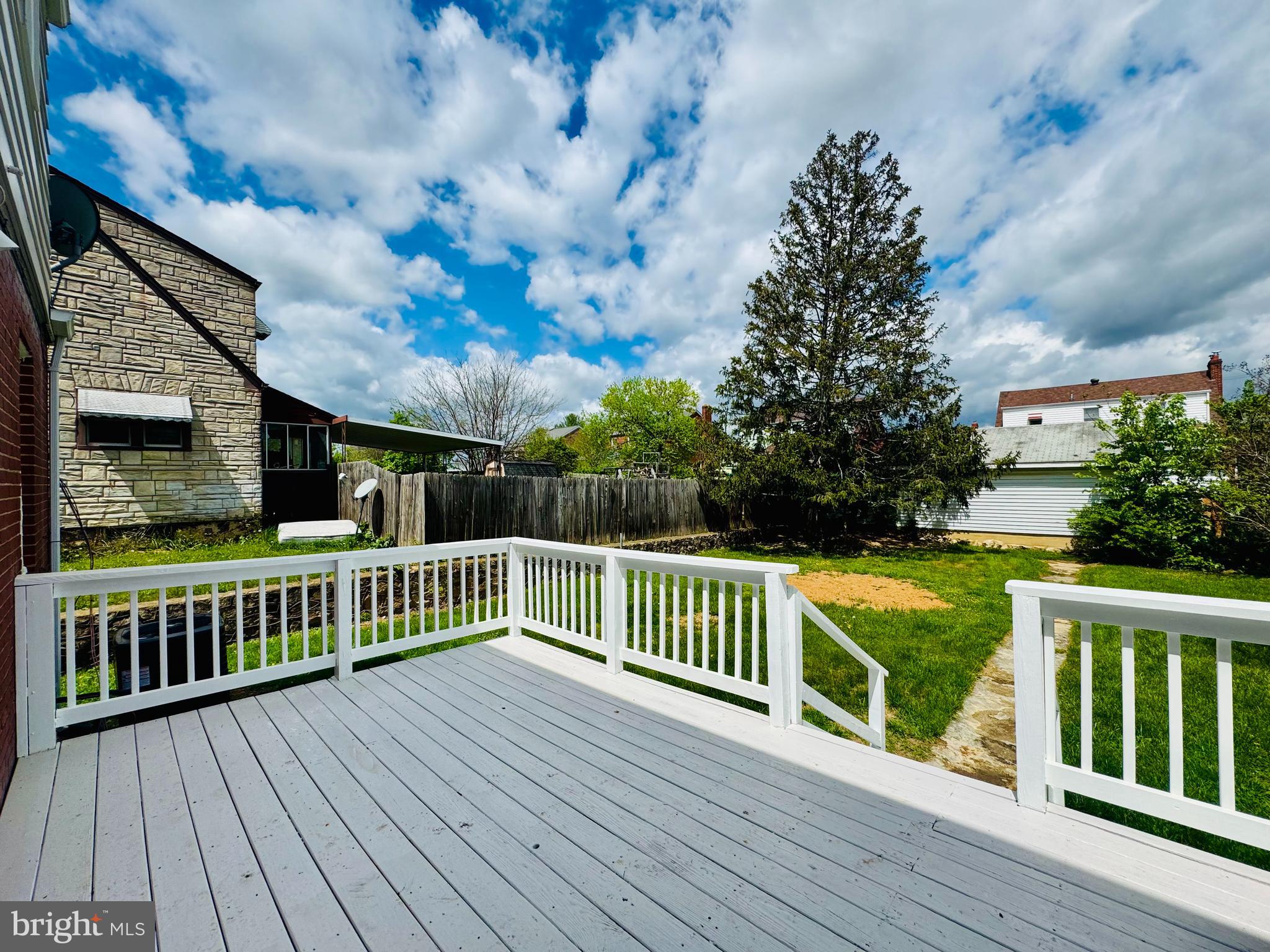 WOODSIDE - Residential