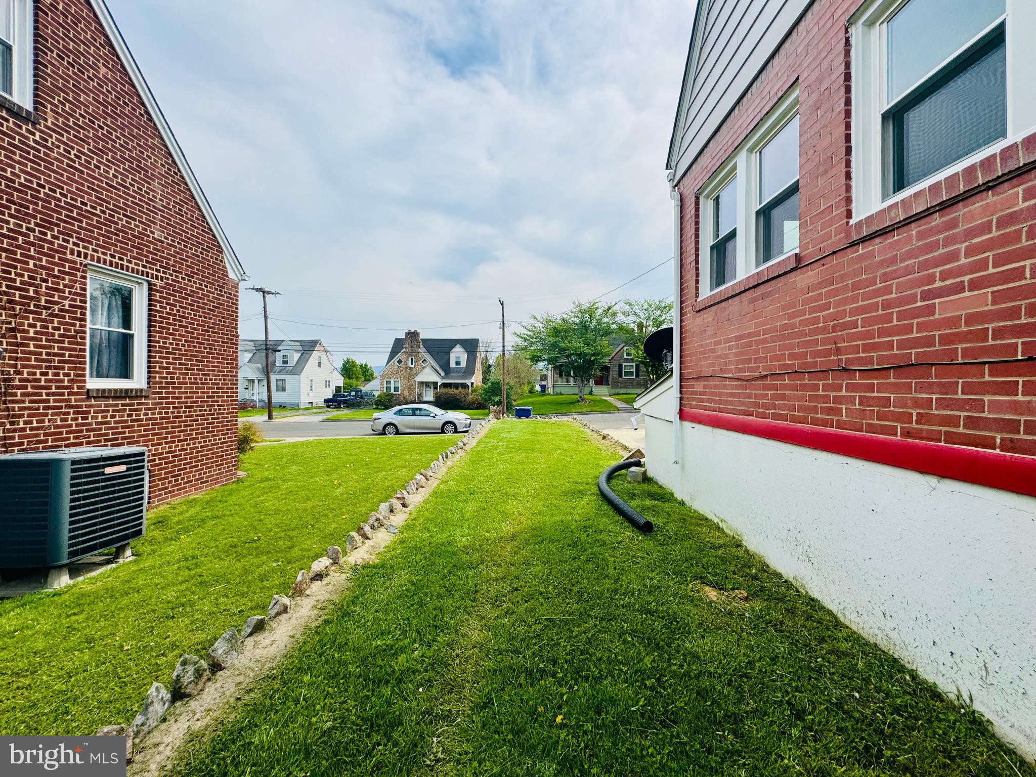 WOODSIDE - Residential