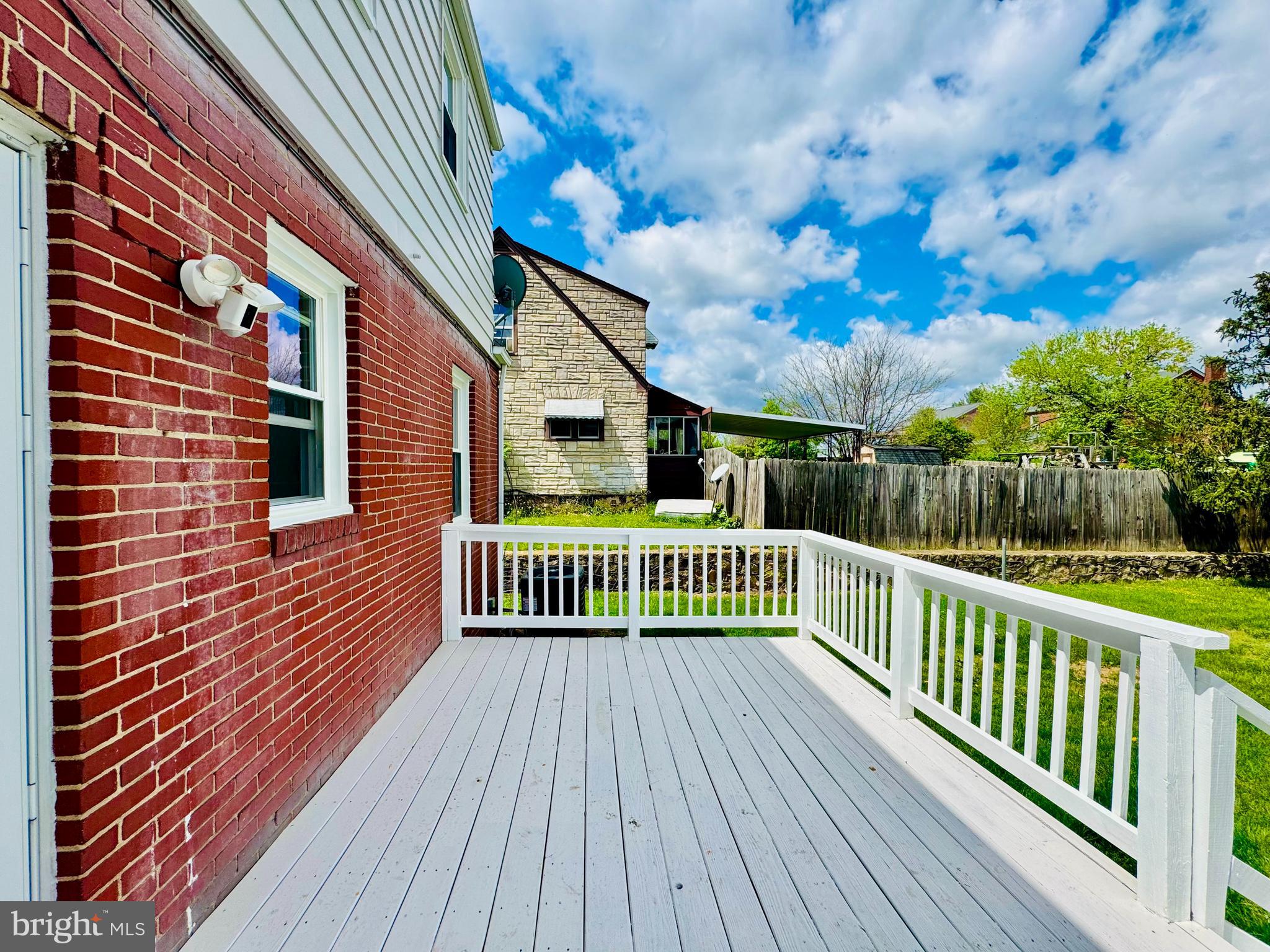 WOODSIDE - Residential