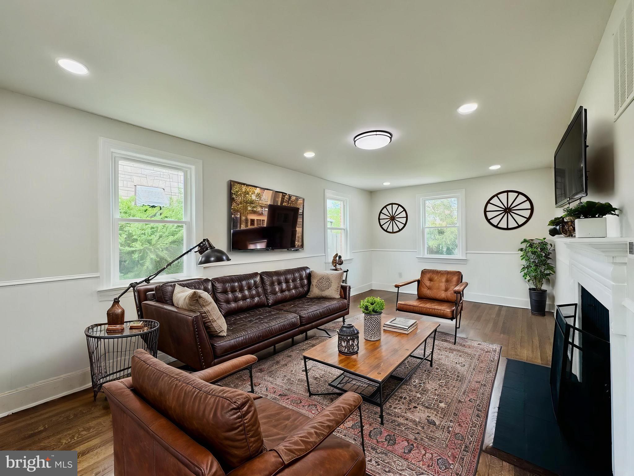 WOODSIDE - Residential