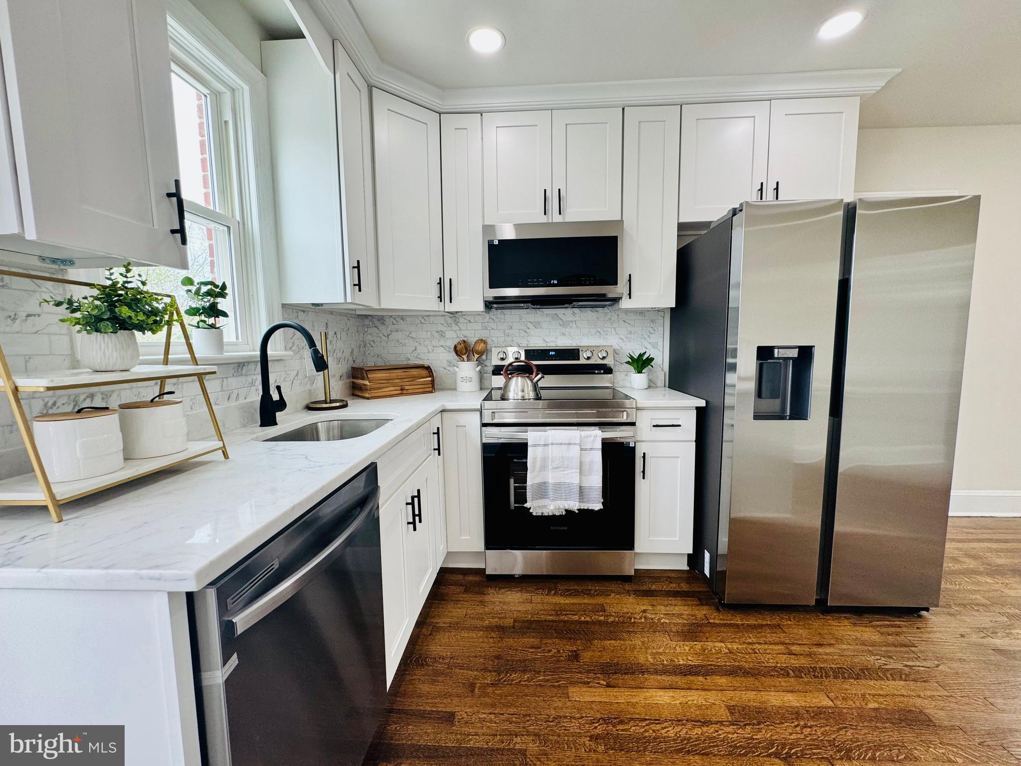 WOODSIDE - Residential