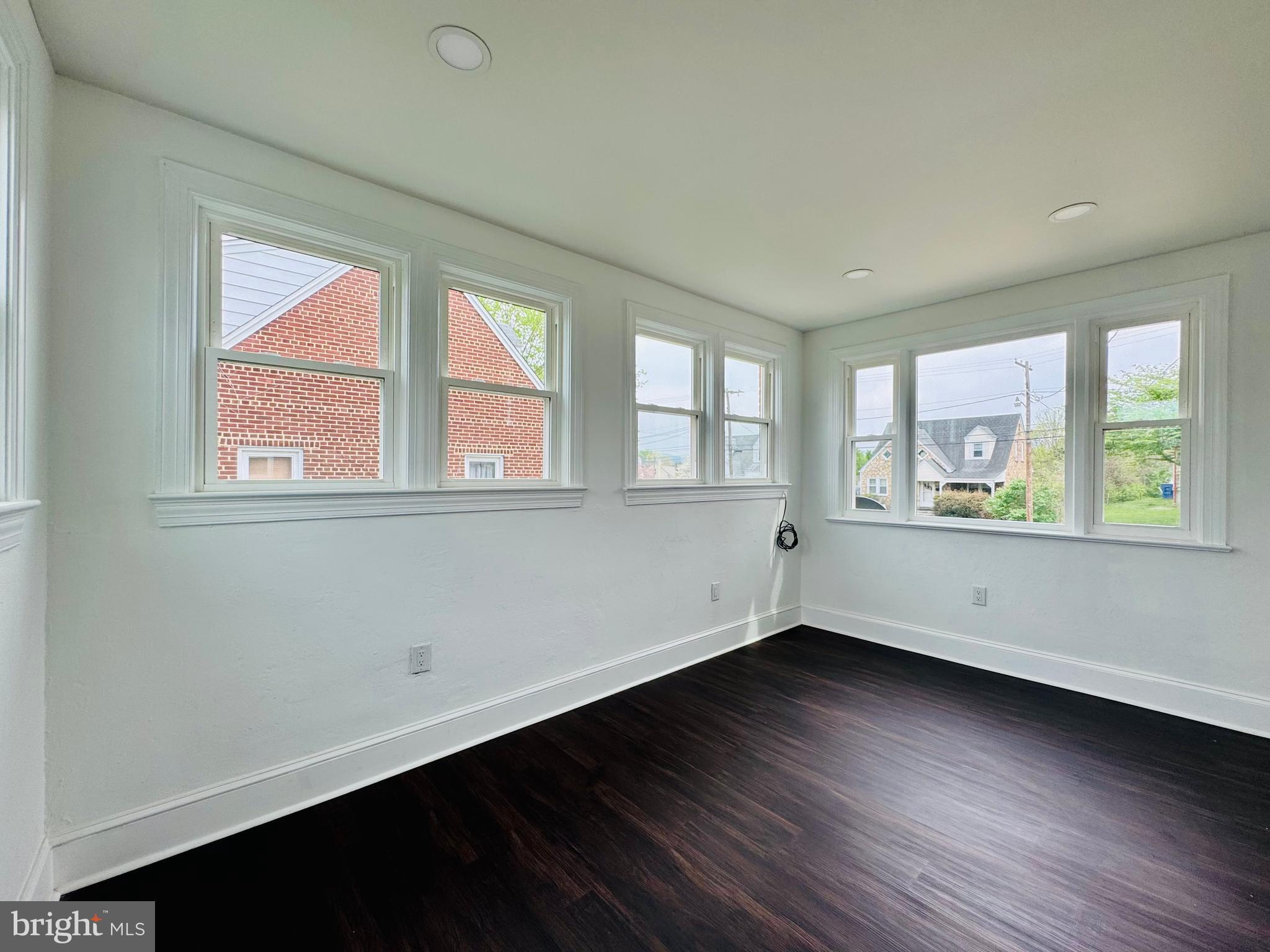 WOODSIDE - Residential