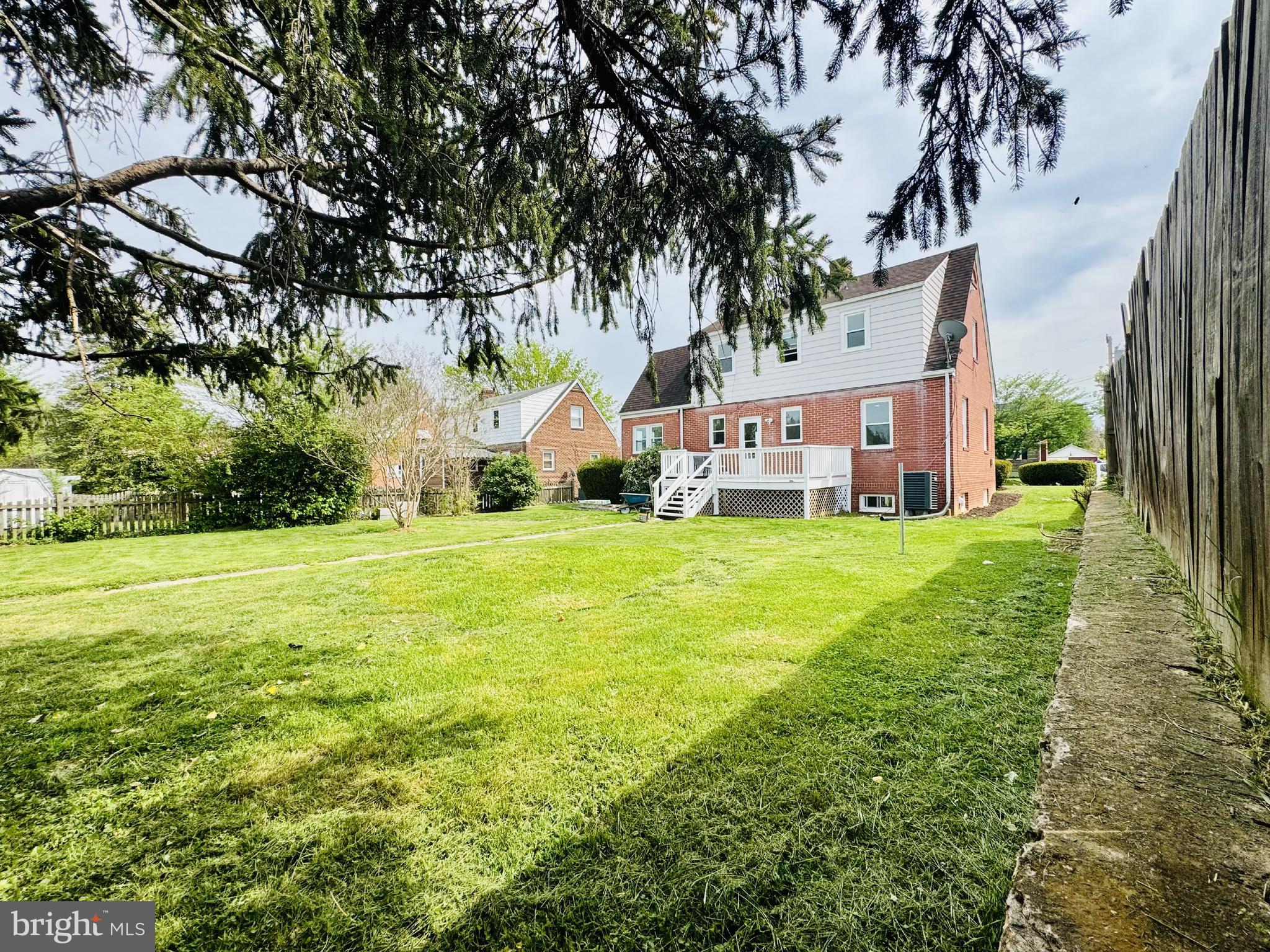 WOODSIDE - Residential