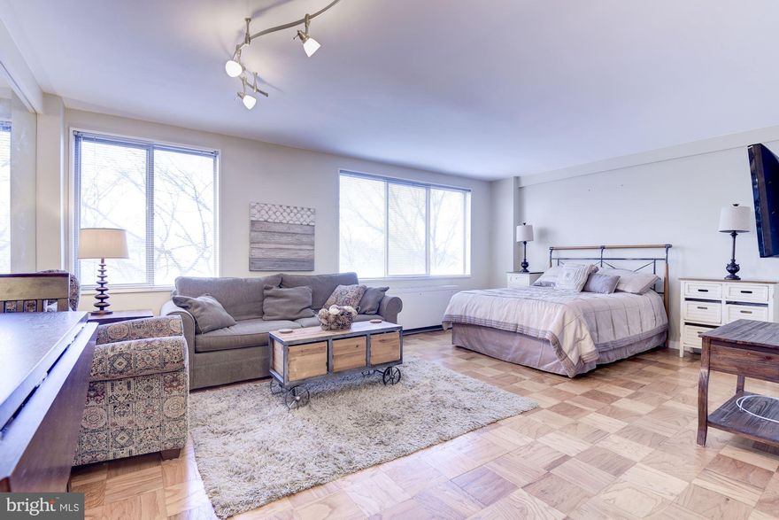 If you are looking for the heart of National Landing, We have it! A short walk to Georgetown, convenient location makes daily life simple and enjoyable. Take advantage of this updated/upgraded unit in the lovely Prospect House. Seldom available, fully furnished and fantastic. Looking for that simple rental option? This is it. The updated bath and kitchen are sure to please. Oversized walk-in closet leaves plenty of room for clothes and storage. View the virtual tour and visit in person today.