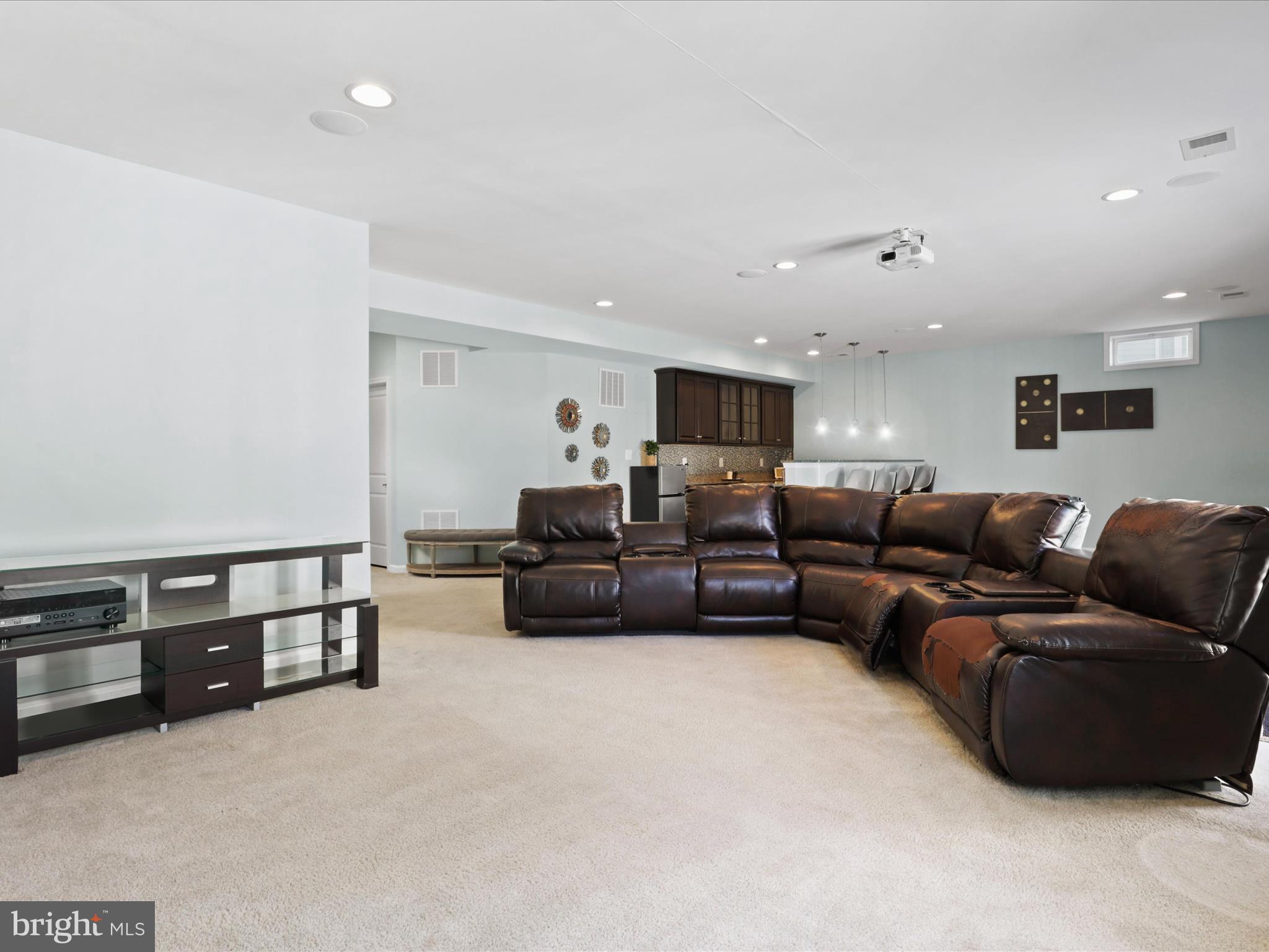 MAY'S QUARTER - Residential Lease