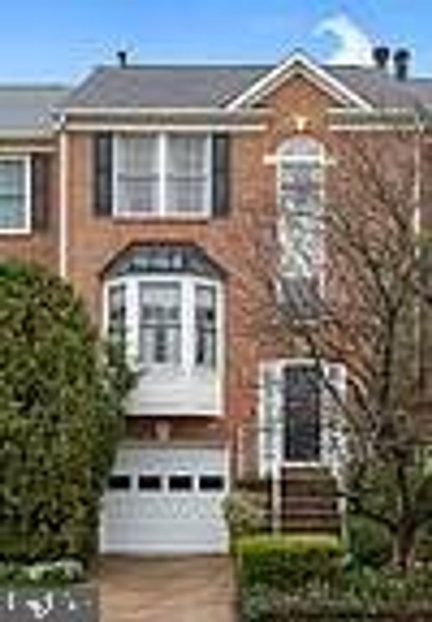 GREAT Beautiful Town Home by Pond.  Huge Master Bedroom. 
3 FINISHED LEVELS. WALK-OUT BASEMENT. FIREPLACE. PATIO. FRENCH DOORS TO DECK FROM LIVING ROOM. LIGHT AND BRIGHT. EAT-IN KITCHEN. GAS COOKING. CATHEDRAL CEILING IN MASTER BEDROOM.