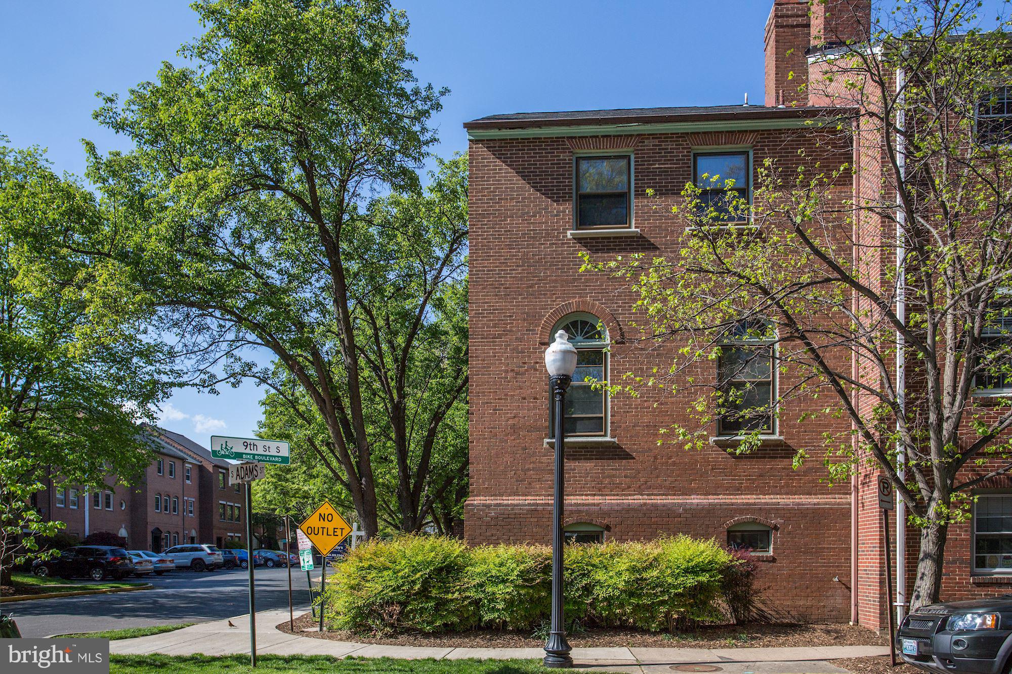 ADAMS HOUSE - Residential