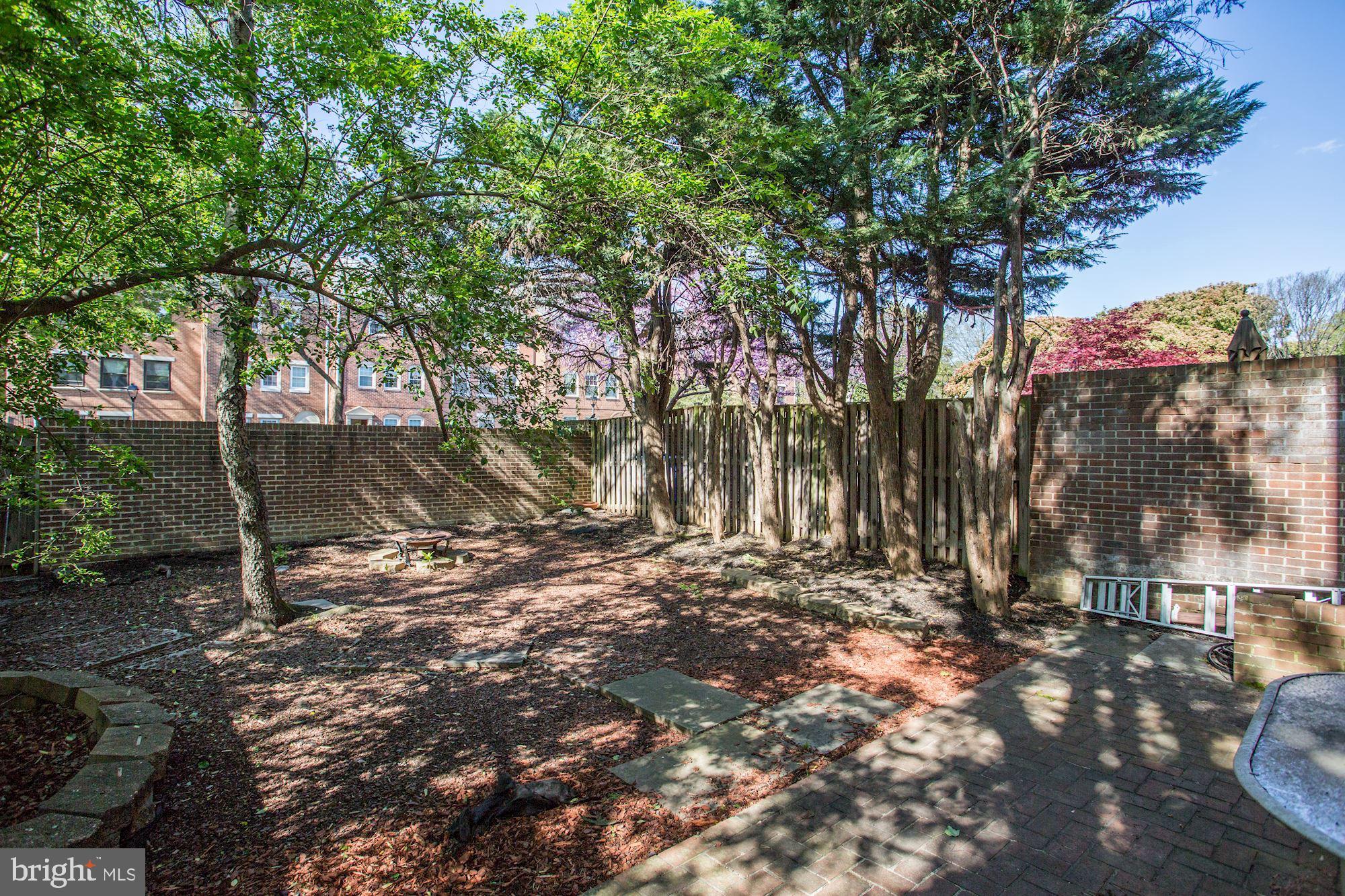 ADAMS HOUSE - Residential