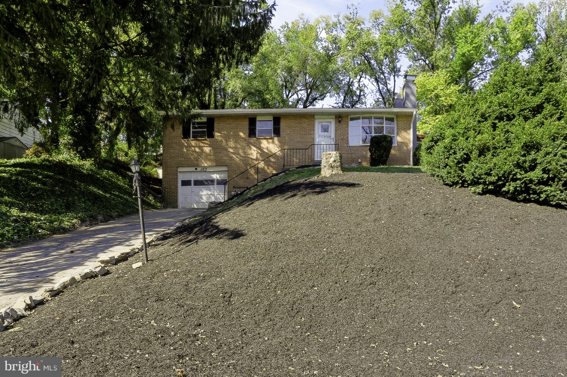 109 N SPORTING HILL ROAD