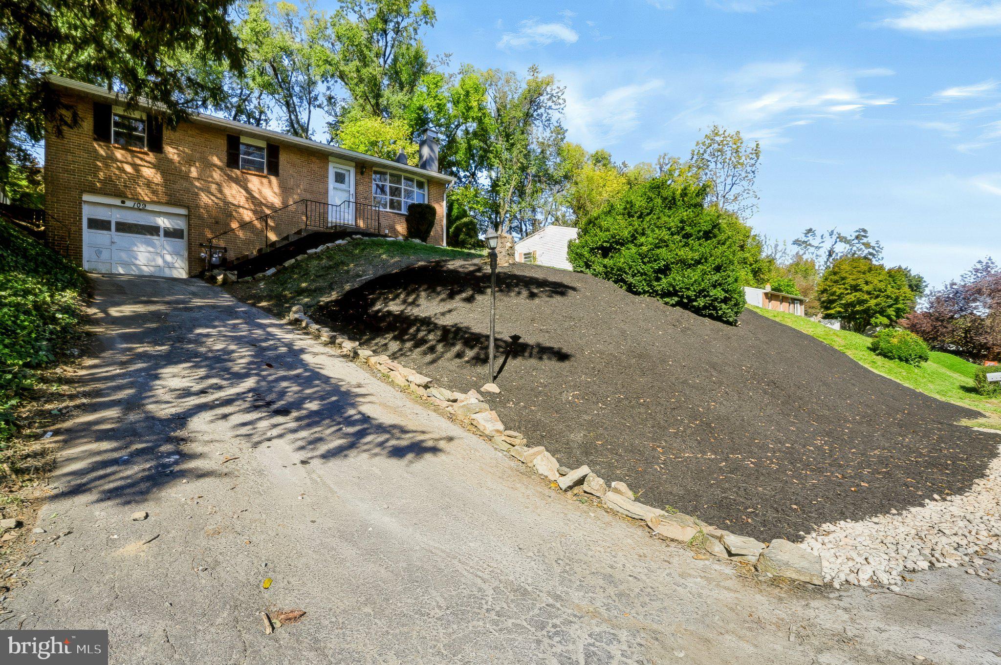 109 N SPORTING HILL ROAD