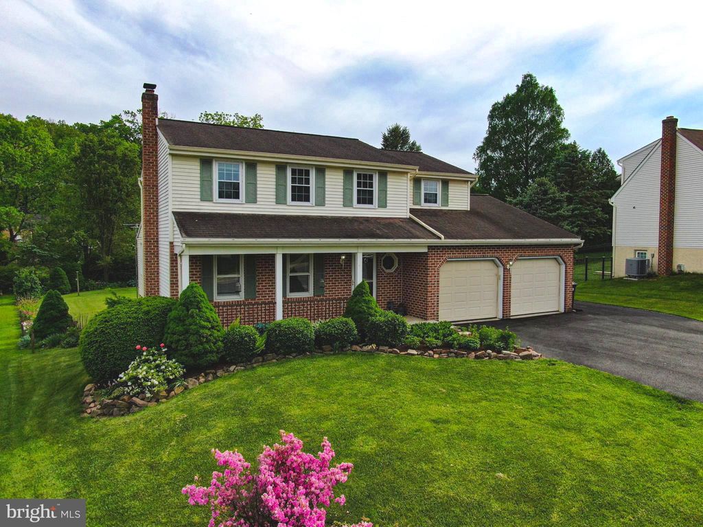 Photo of 10 Eastbrooke Drive, EPHRATA, PA 17522 (MLS # PALA2070352)