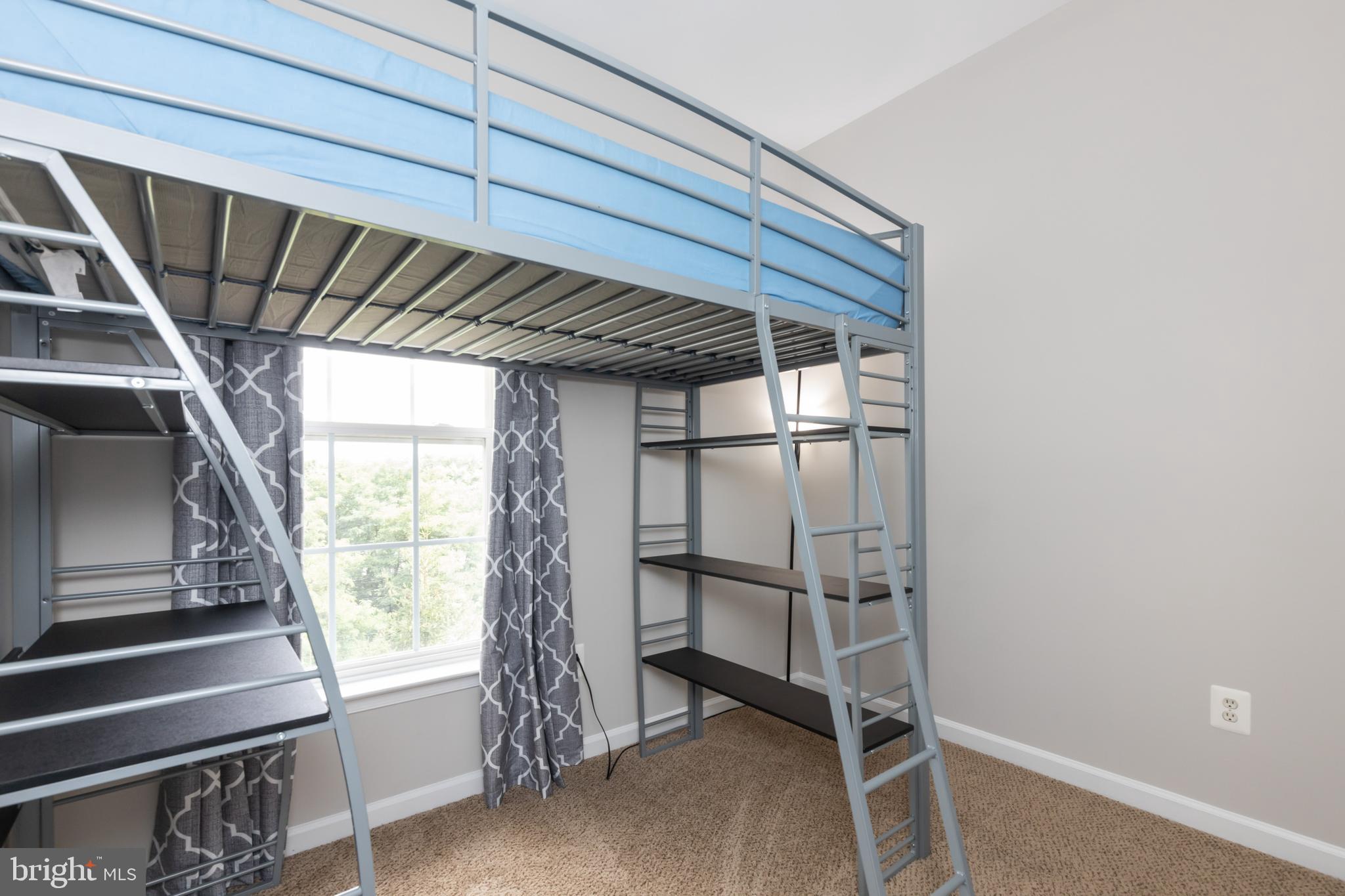 LANSDOWNE ON THE POTOMAC - Residential