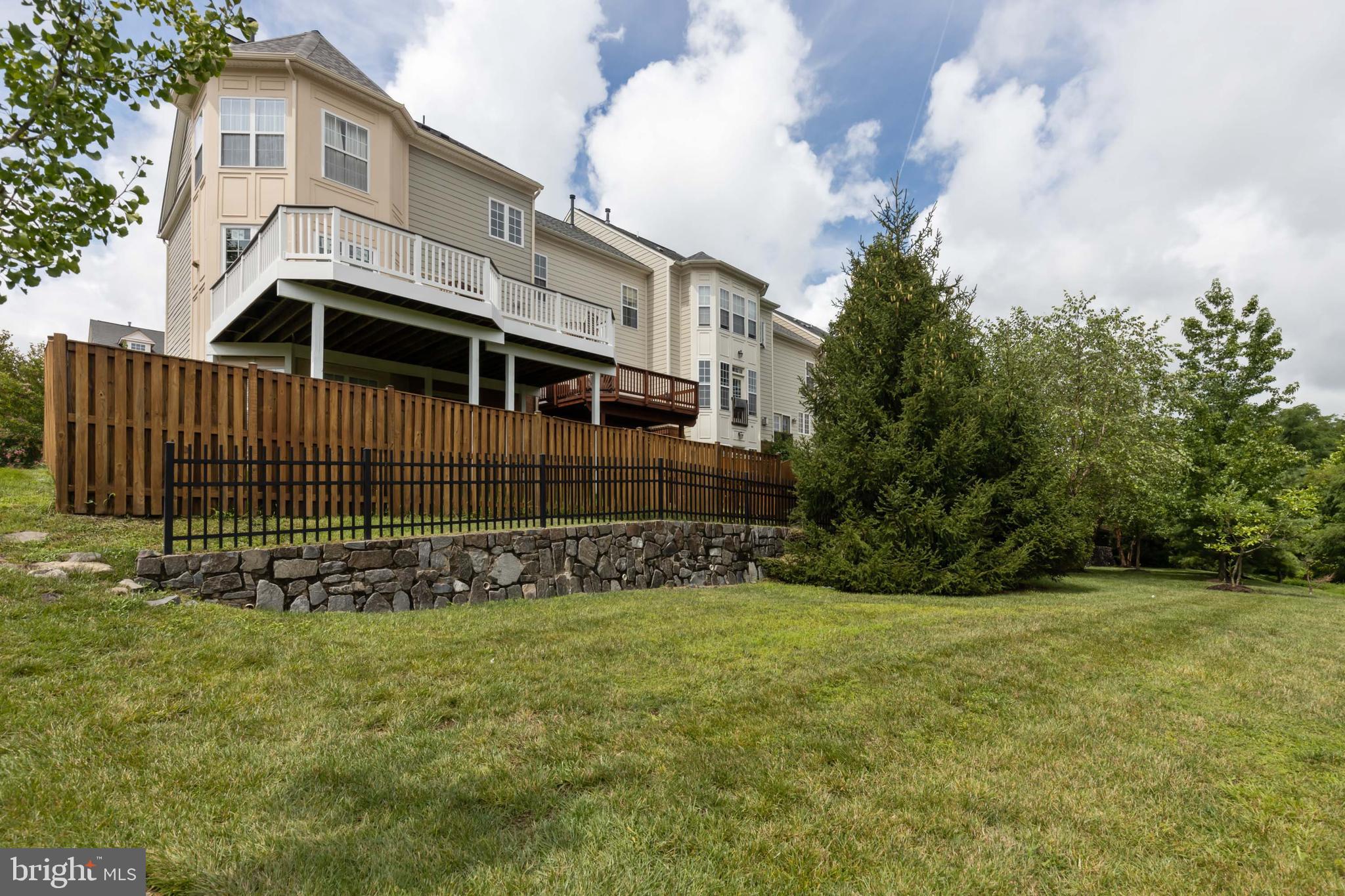 LANSDOWNE ON THE POTOMAC - Residential