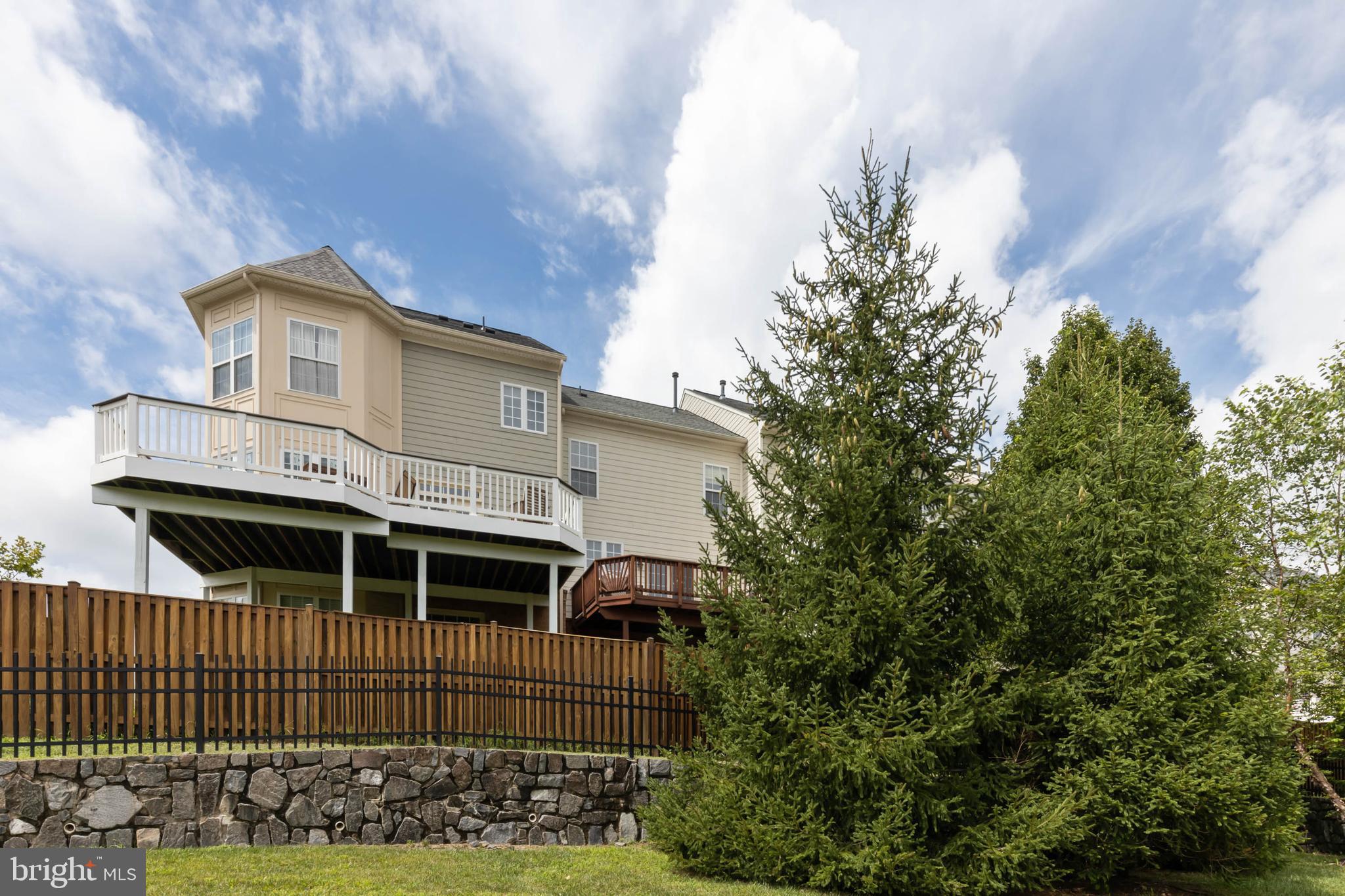 LANSDOWNE ON THE POTOMAC - Residential