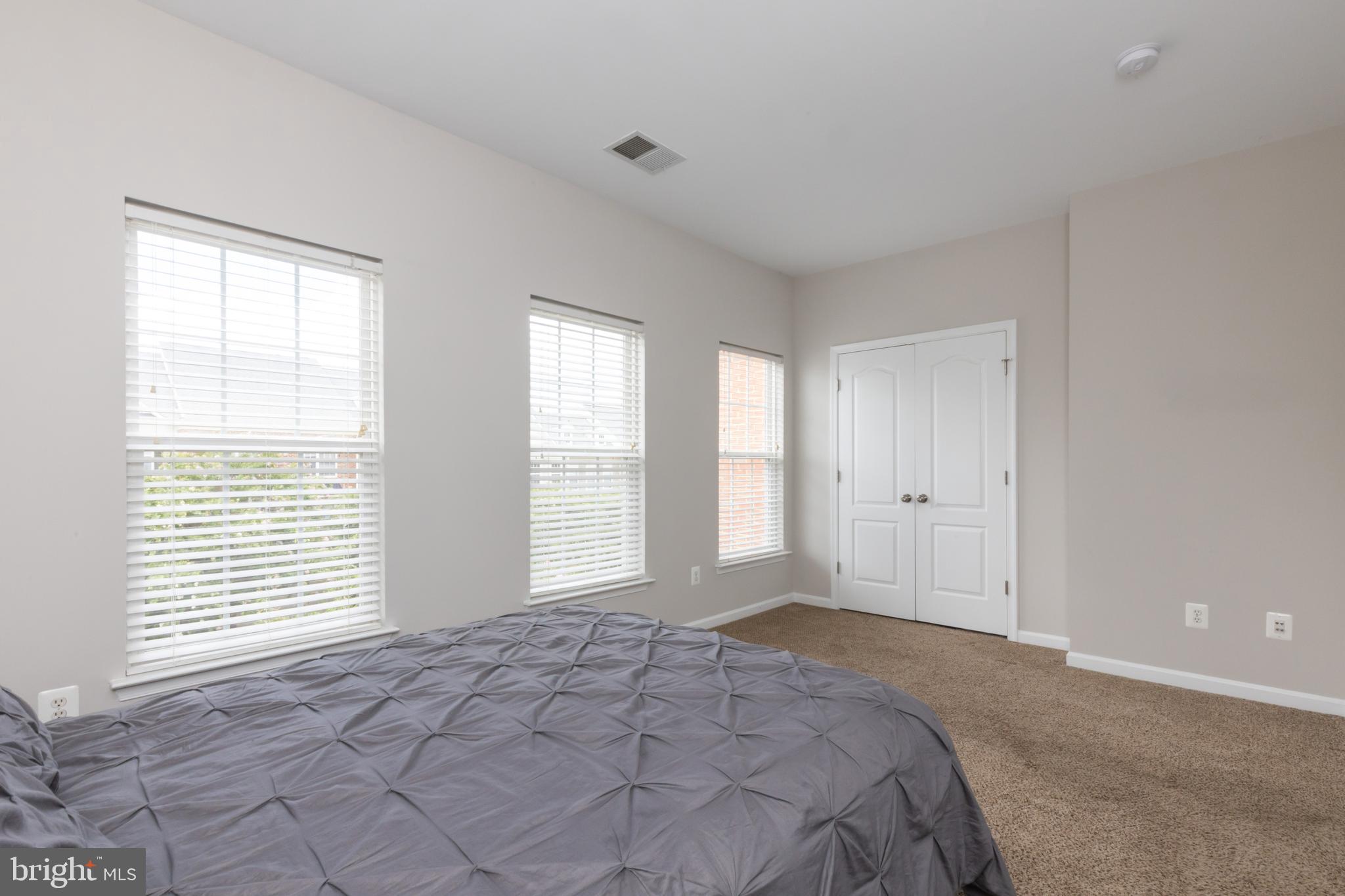 LANSDOWNE ON THE POTOMAC - Residential