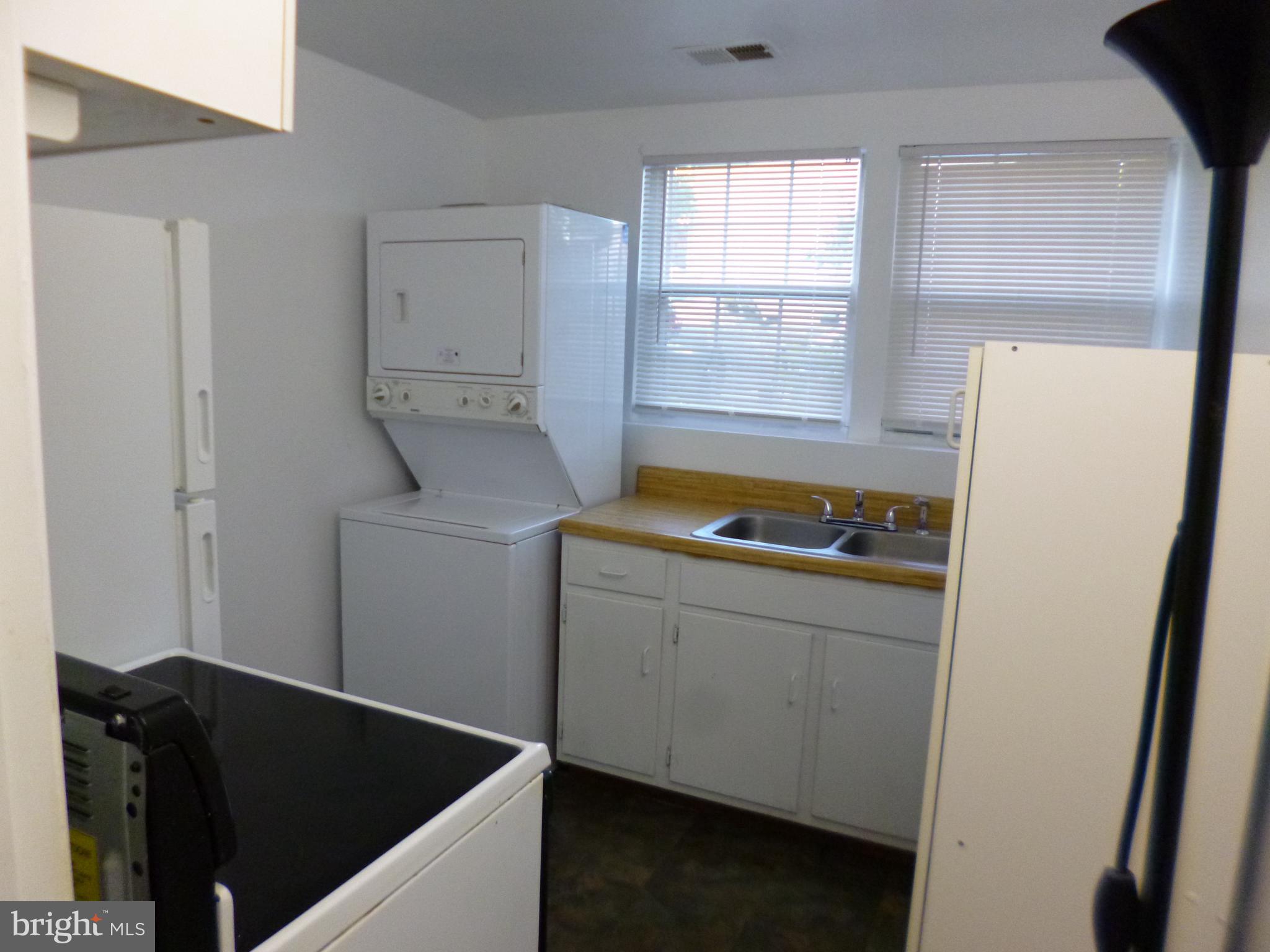 LAKEWOOD EST SUB - Residential Lease