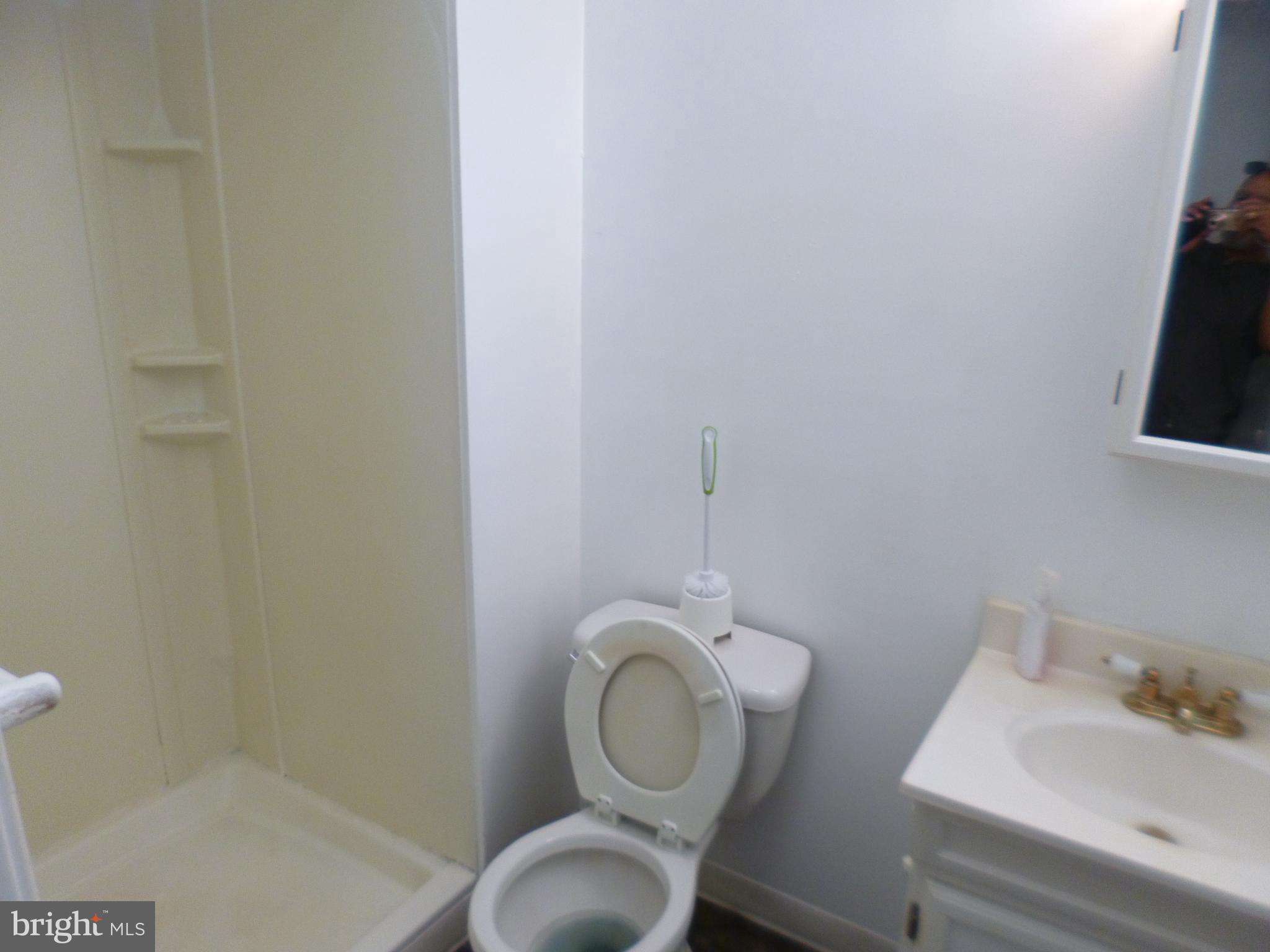 LAKEWOOD EST SUB - Residential Lease