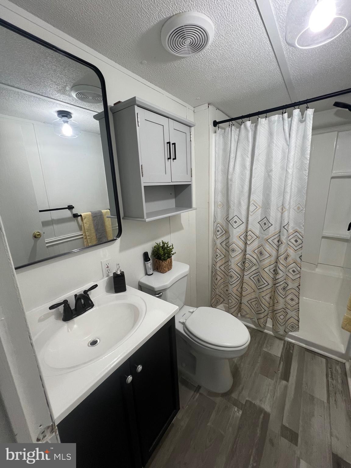 PARADISE POINT - Residential