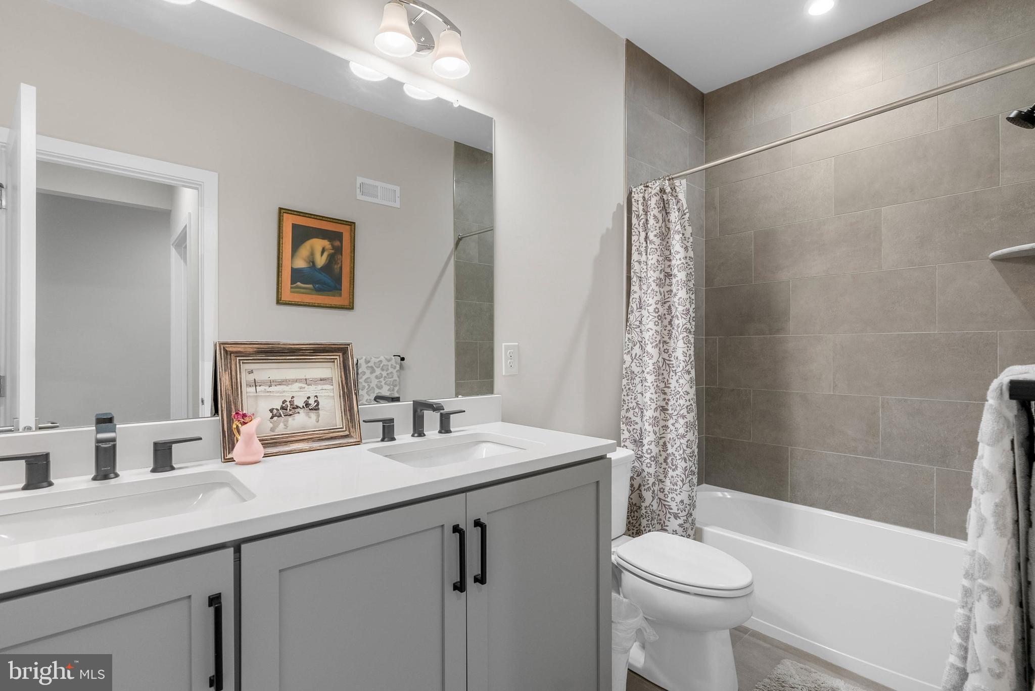 OVERLOOK AT TOWN CENTER - Residential