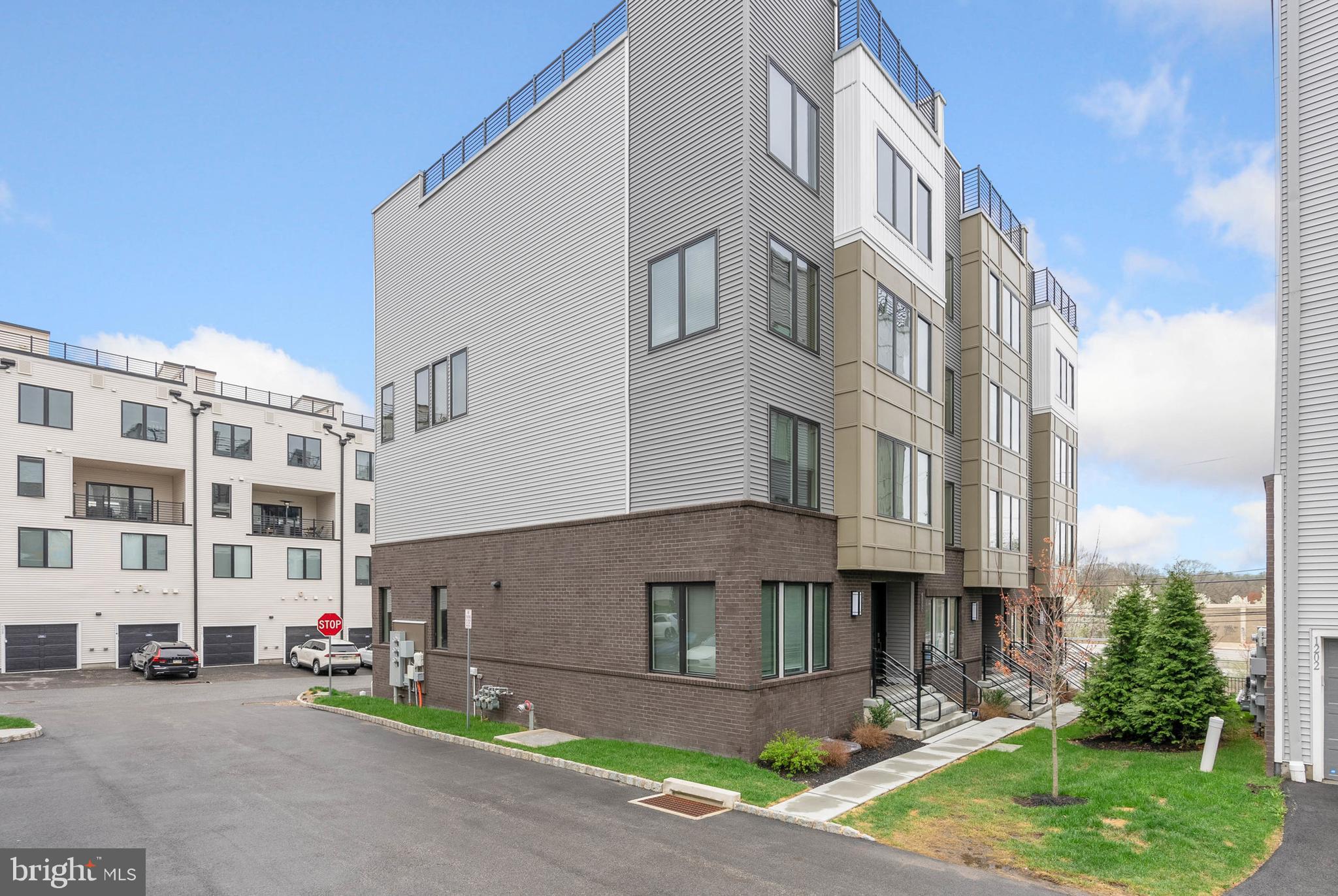 OVERLOOK AT TOWN CENTER - Residential