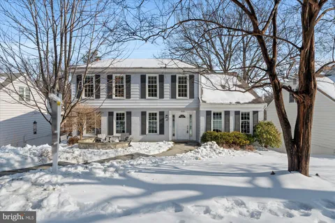 1123 Bayliss Drive, Alexandria, VA MLS: VAAX2053624