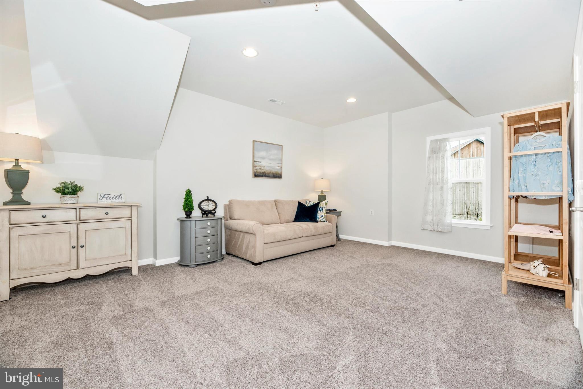 SPRING HOLLOW - Residential
