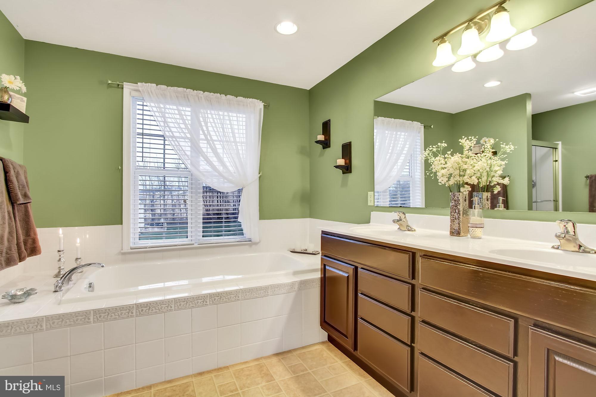 SHADOWBROOKE - Residential