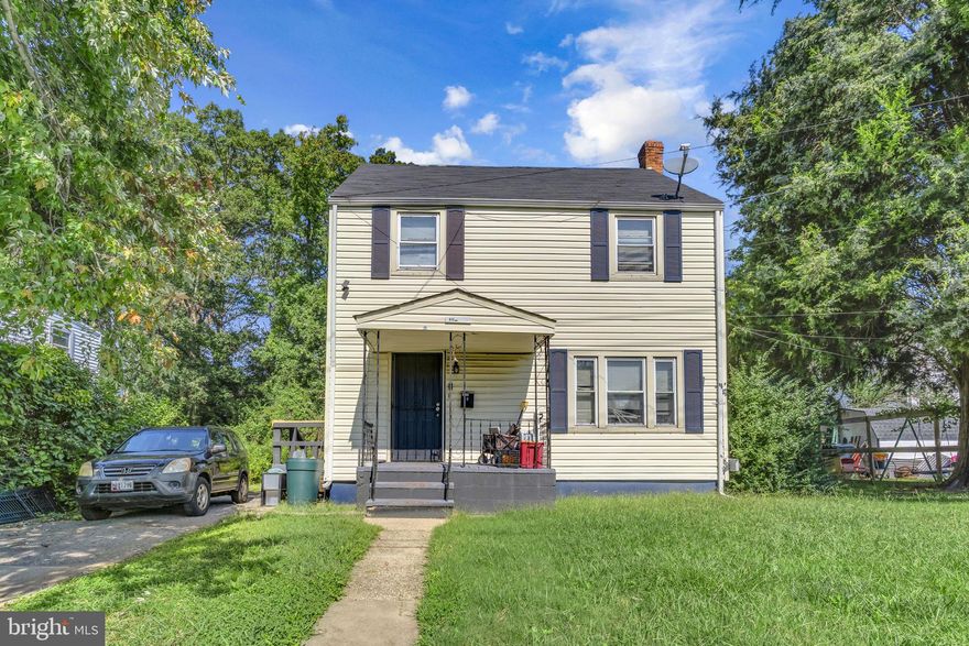 Studio unit available immediately in Lexington Park. Features include a gas stove, one bathroom, an open living area, and a second open space that can be used as a dining area, office, or extra room.