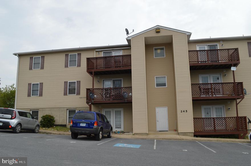 1st Floor Condo in Strasburg.  Master bedroom with attached full bathroom and walk-in closet.  Large Living Room.  Walk out to cement patio / porch from Living Room.  Rental available Mid October.  Water, Sewer & Trash is included in Rent.   Good Credit & references  No Pets and No Smokers.