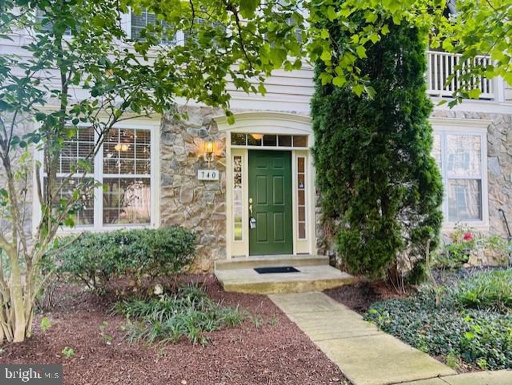 Photo of 740 Collington Court, WOODBRIDGE, VA 22191 (MLS # VAPW2106394)
