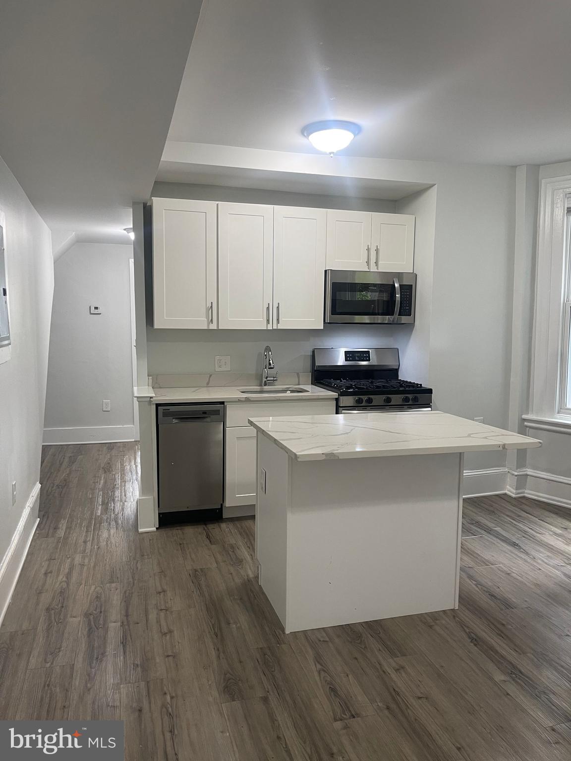 UNIVERSITY CITY - Residential Income
