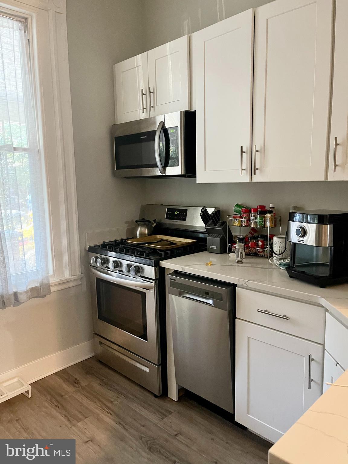 UNIVERSITY CITY - Residential Income