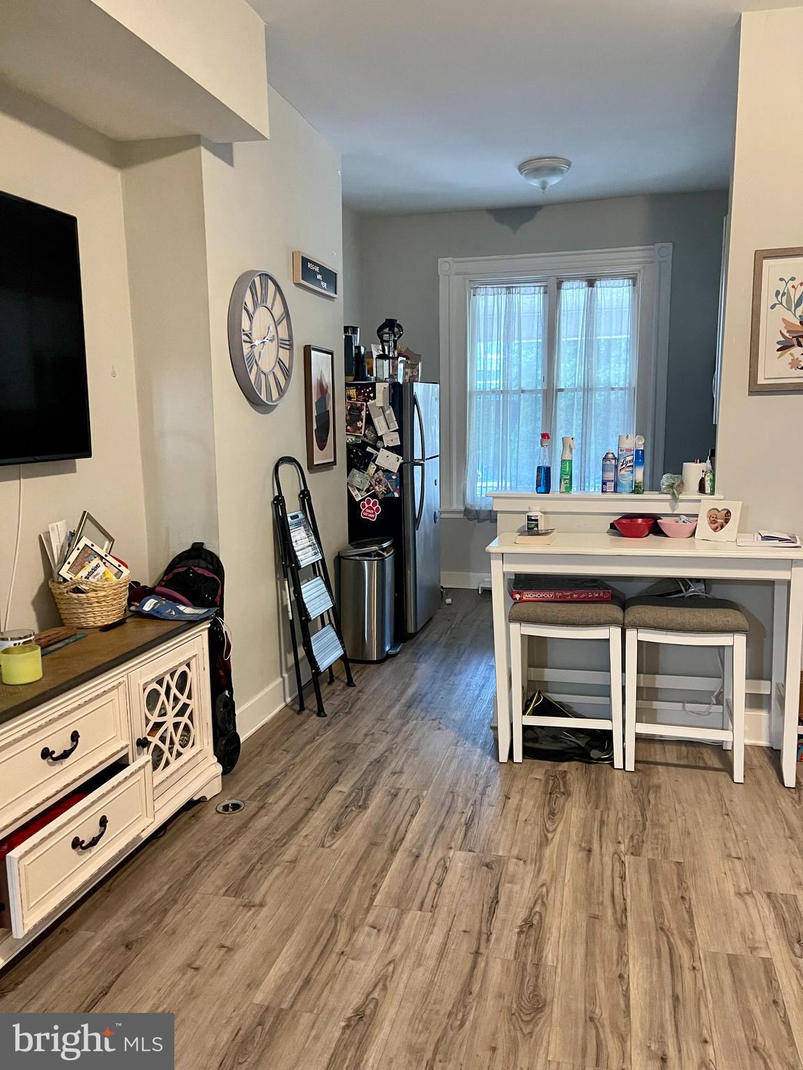 UNIVERSITY CITY - Residential Income