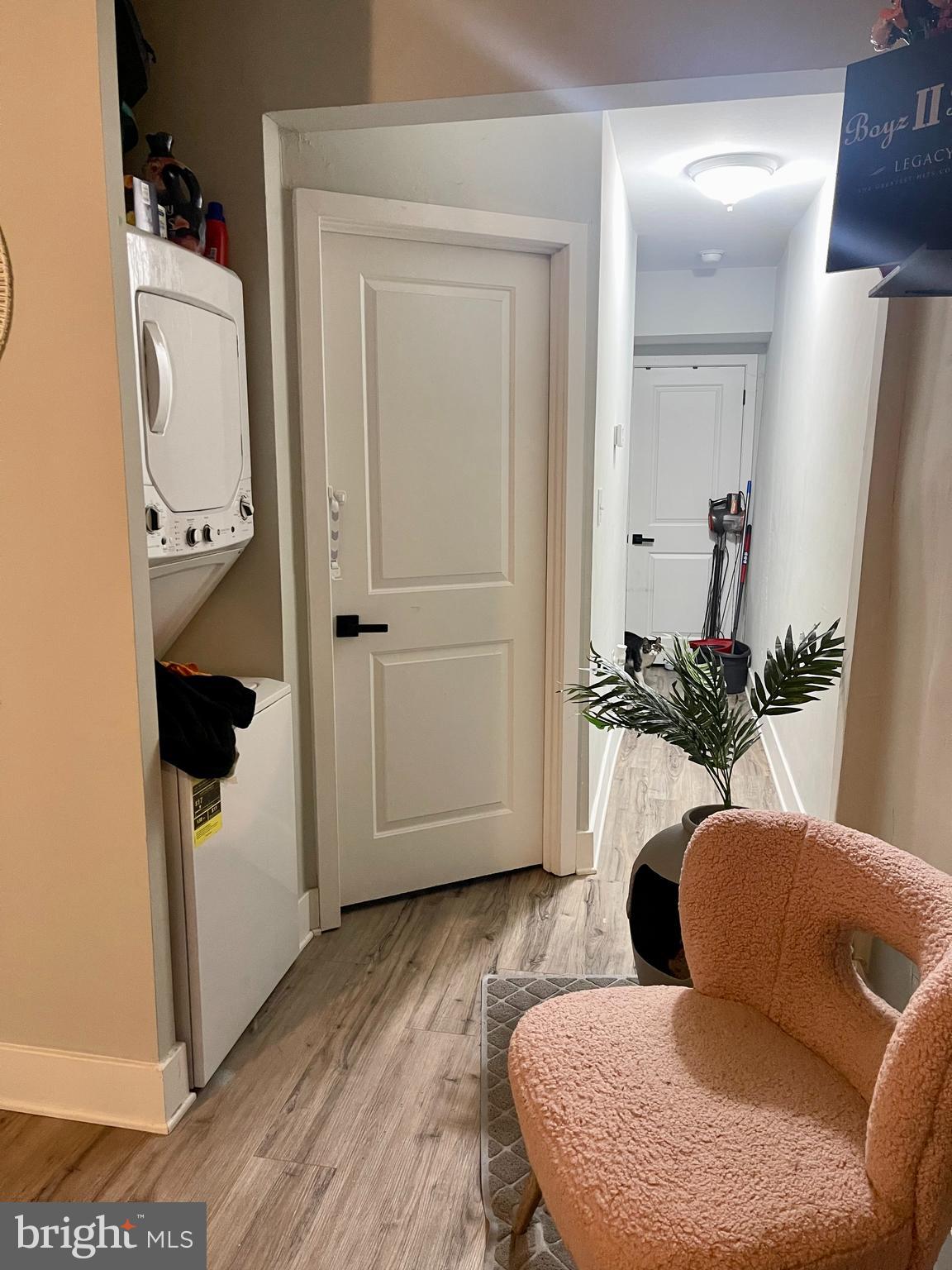 UNIVERSITY CITY - Residential Income