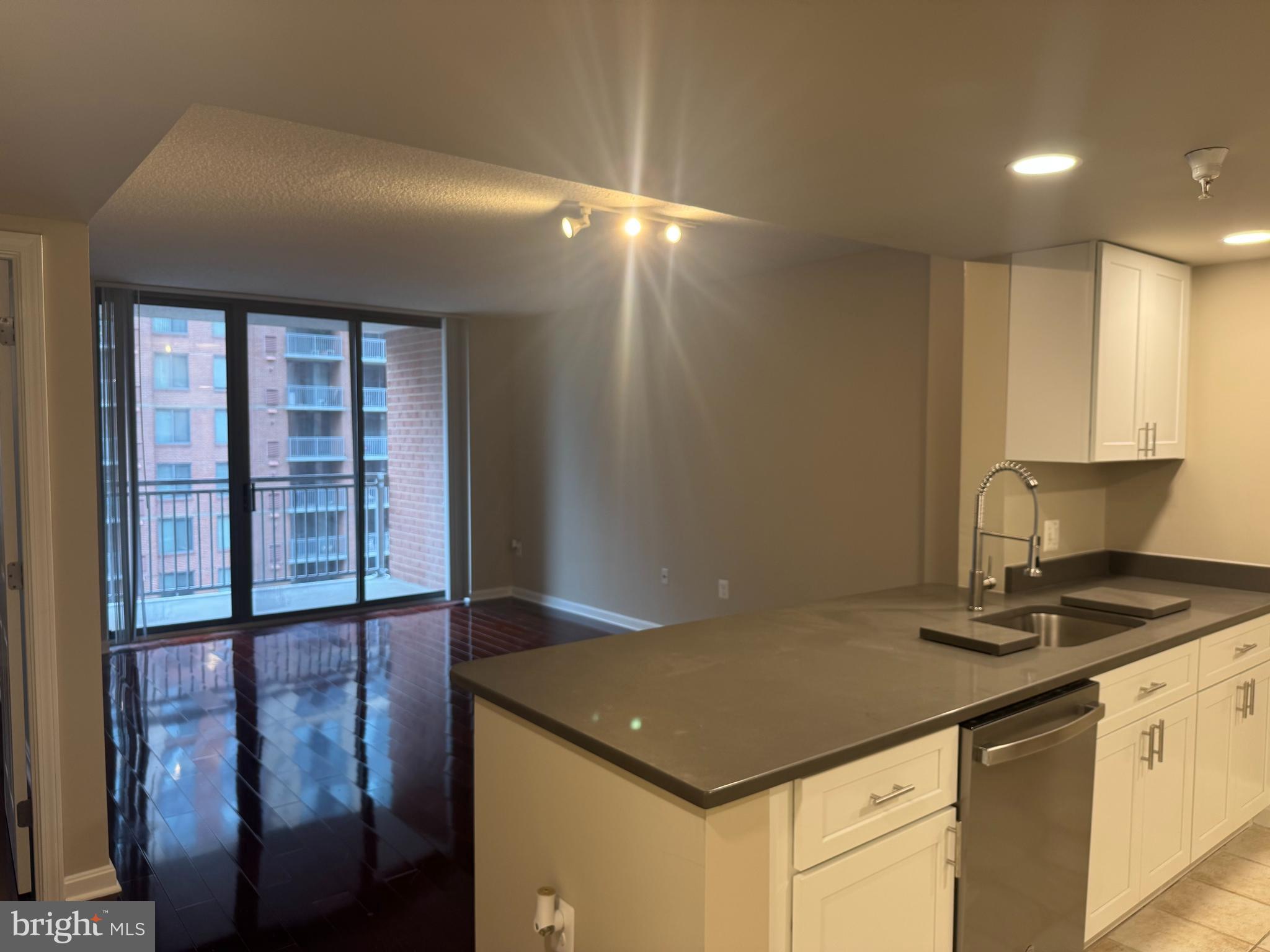 GALLERY AT WHITE FLINT - Residential Lease