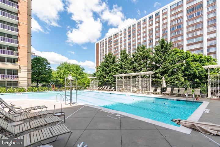 GALLERY AT WHITE FLINT - Residential Lease