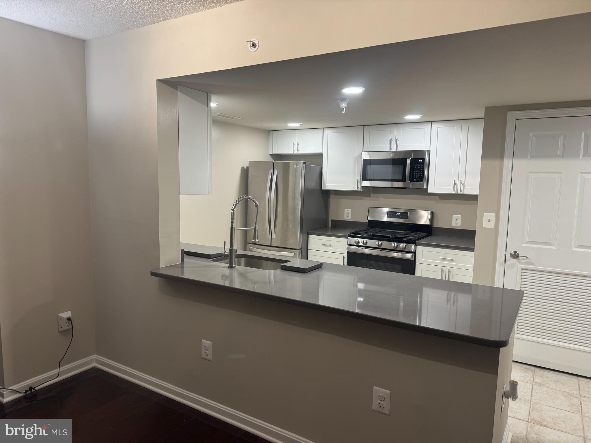 GALLERY AT WHITE FLINT - Residential Lease