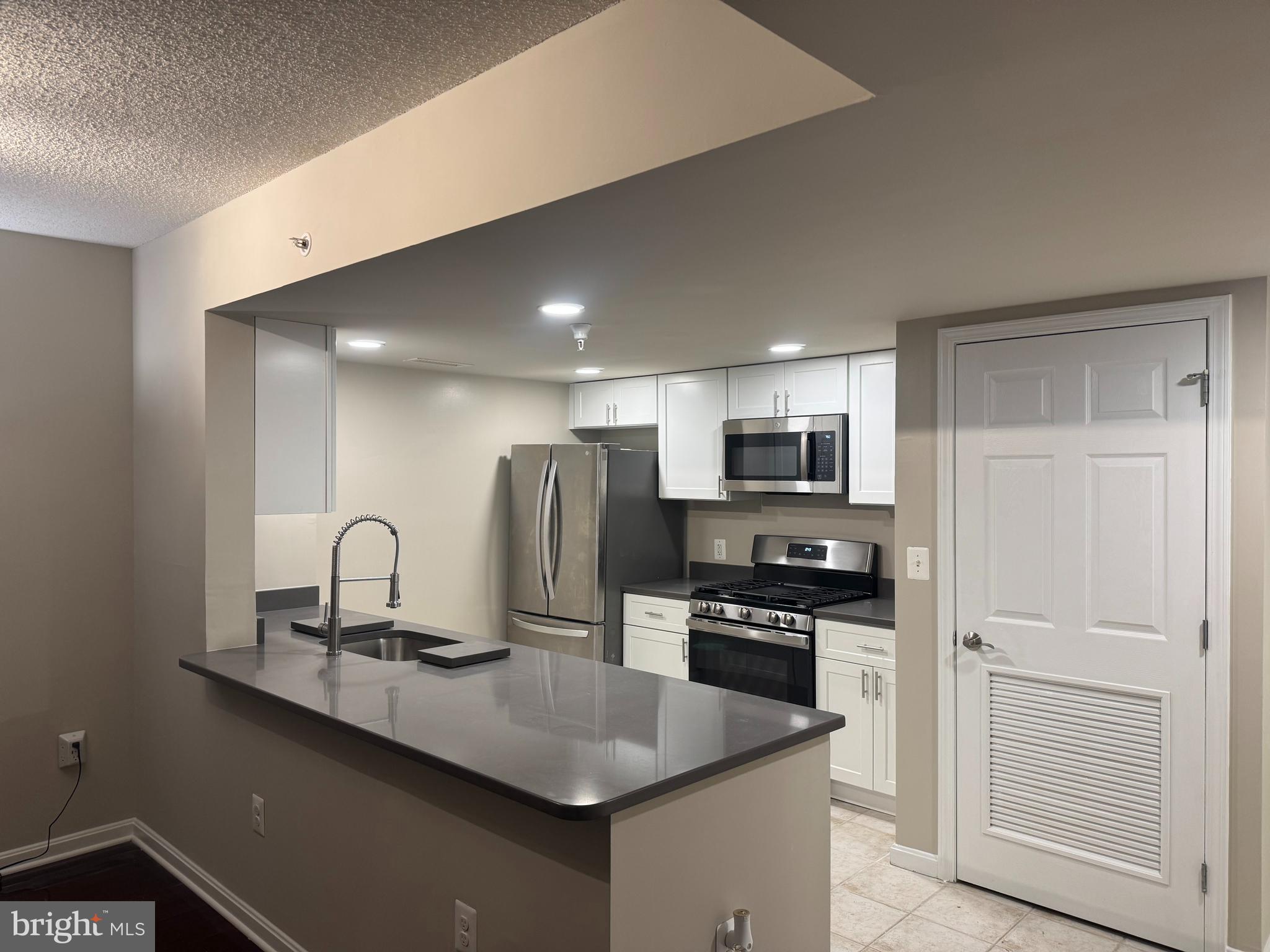 GALLERY AT WHITE FLINT - Residential Lease