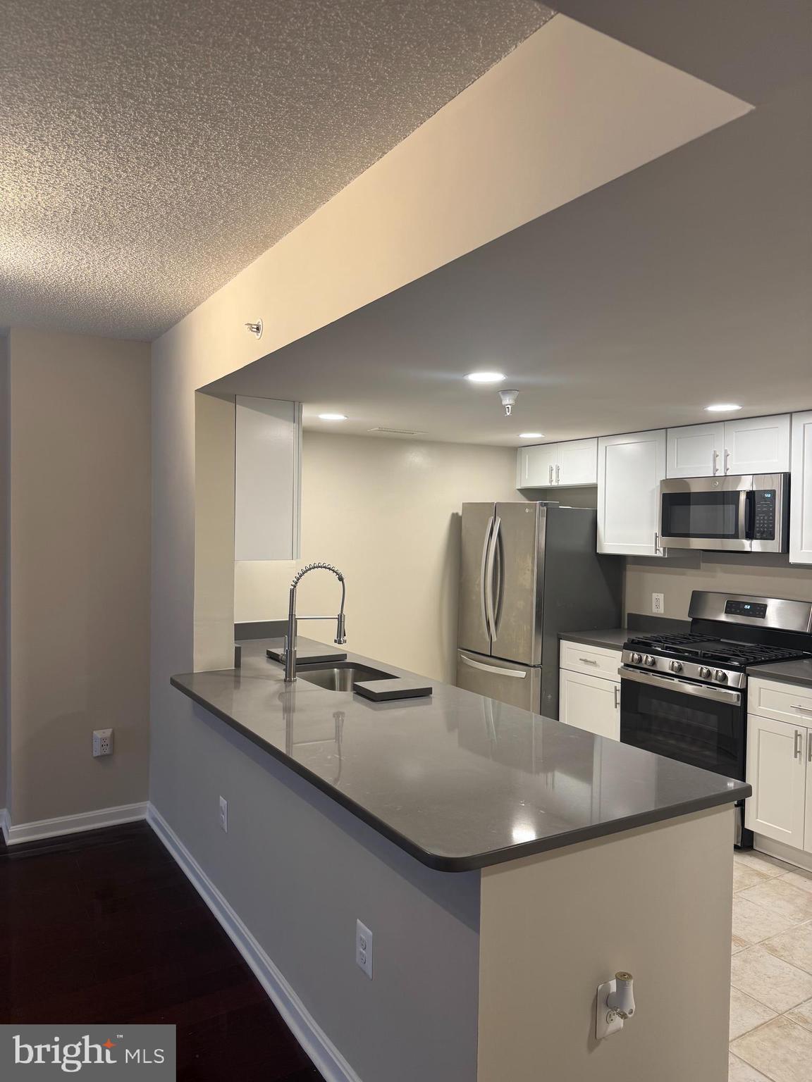 GALLERY AT WHITE FLINT - Residential Lease