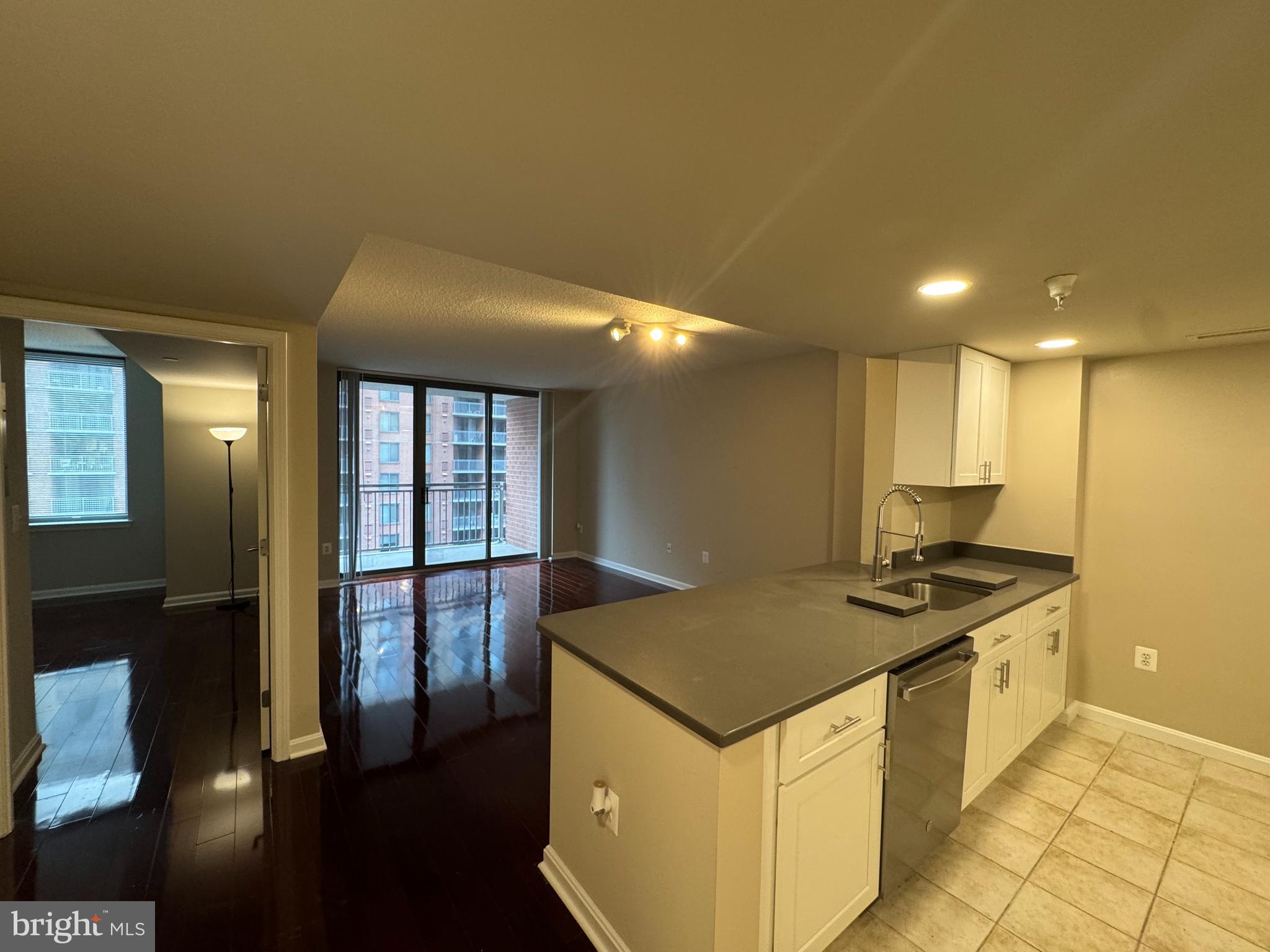 GALLERY AT WHITE FLINT - Residential Lease