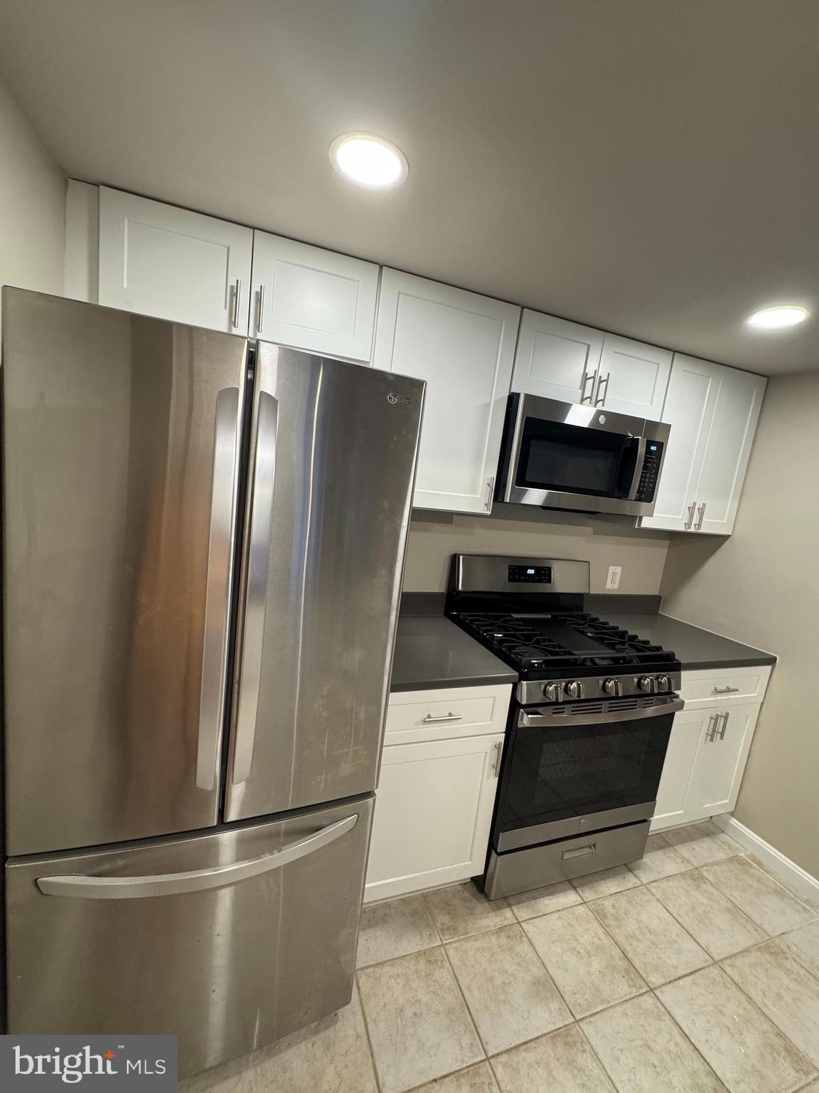 GALLERY AT WHITE FLINT - Residential Lease