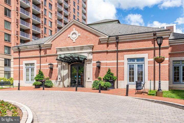 GALLERY AT WHITE FLINT - Residential Lease