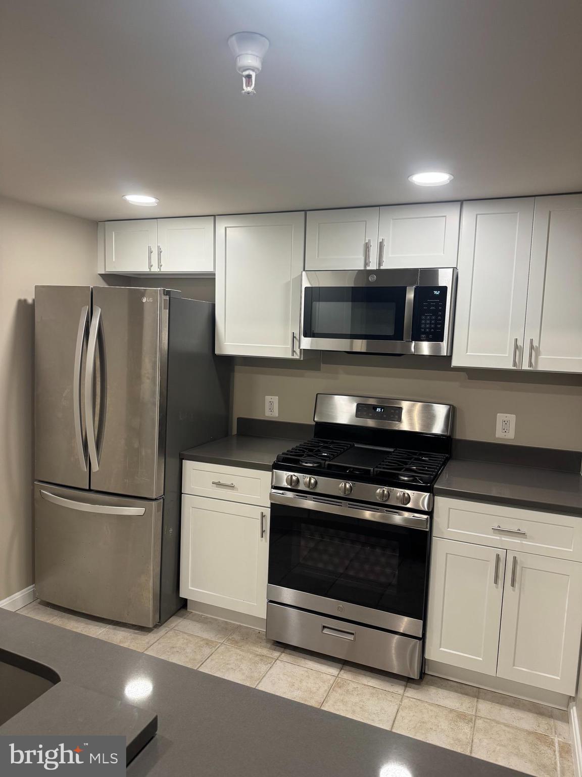 GALLERY AT WHITE FLINT - Residential Lease