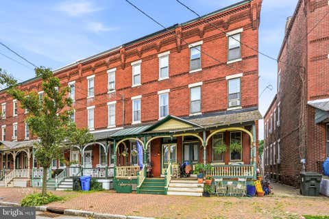 Townhouse For Sale - 346 E Union Street<br/> BURLINGTON, NJ 08016
