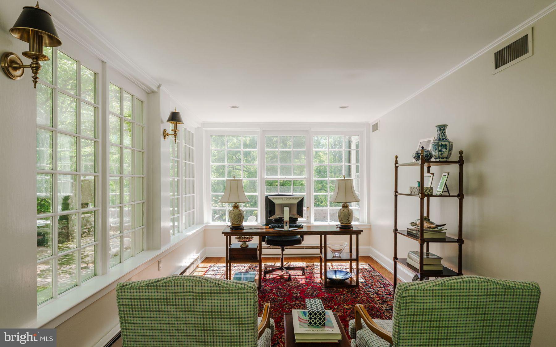 CHESTNUT HILL - Residential